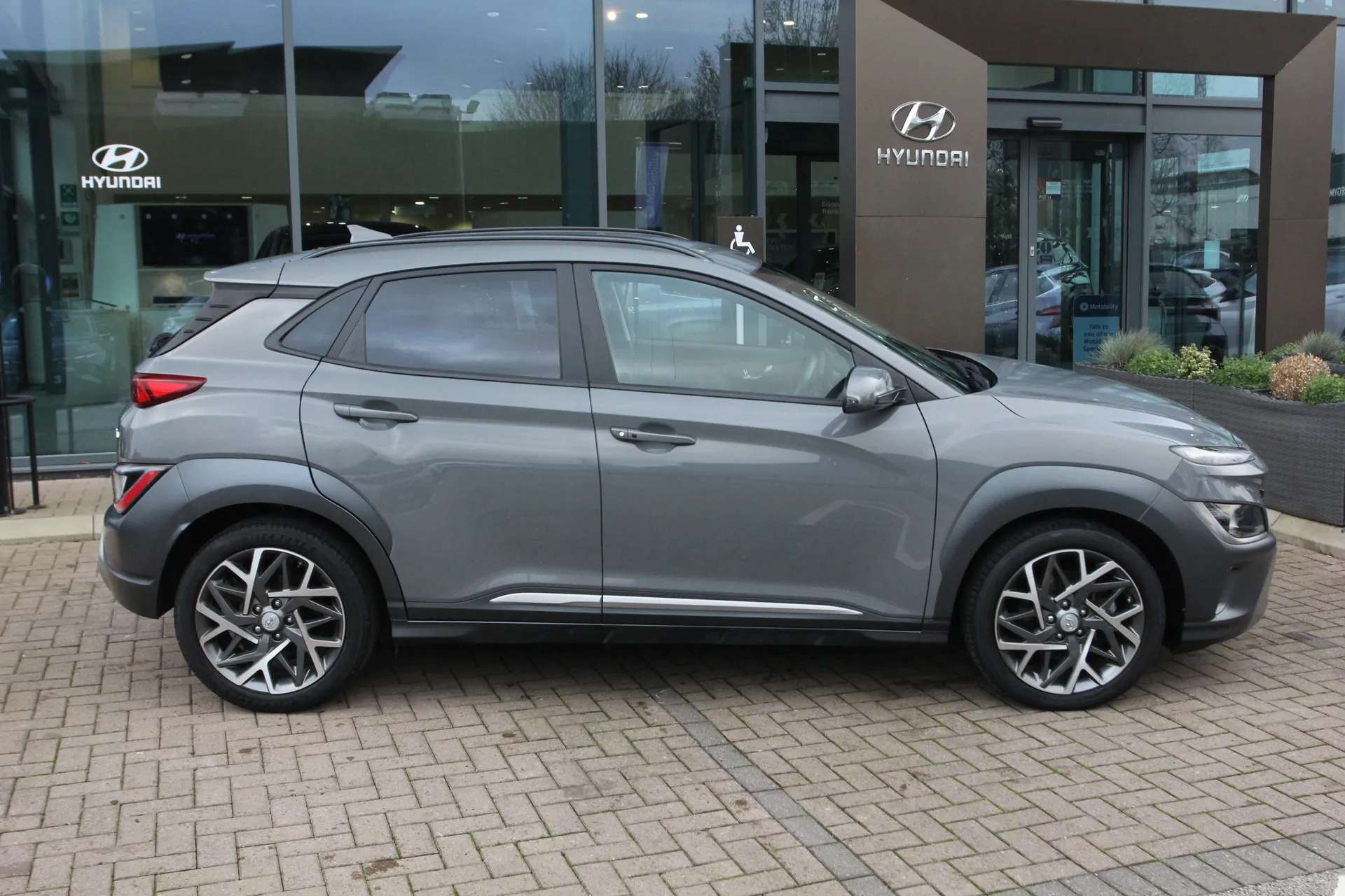 A 2023 HYUNDAI KONA 1.6 GDi Hybrid Premium 5dr DCT A 2023 HYUNDAI KONA 1.6 GDi Hybrid Premium 5dr DCT