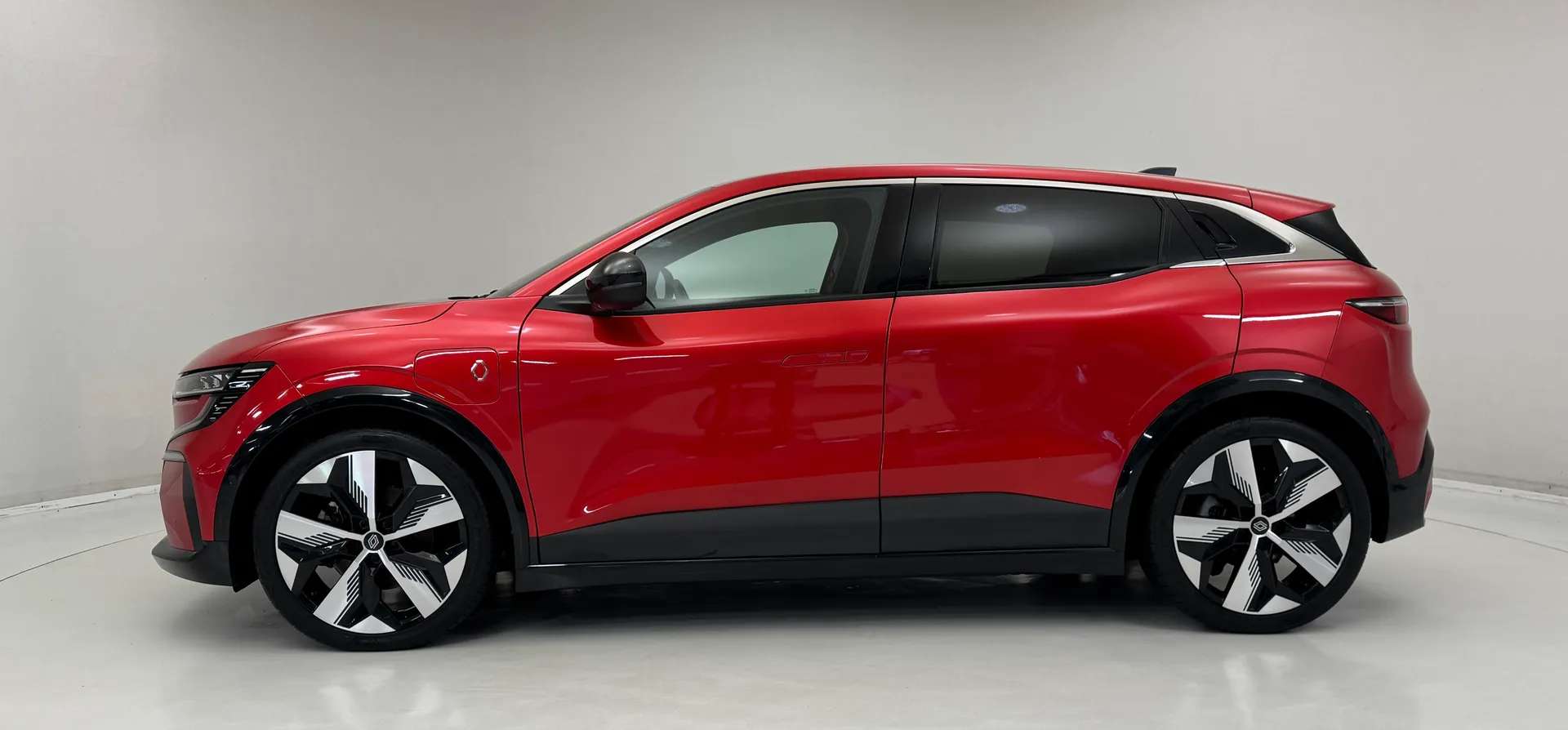 A 2023 RENAULT MEGANE E-TECH EV60 160kW Techno 60kWh Optimum Charge 5dr Auto A 2023 RENAULT MEGANE E-TECH EV60 160kW Techno 60kWh Optimum Charge 5dr Auto