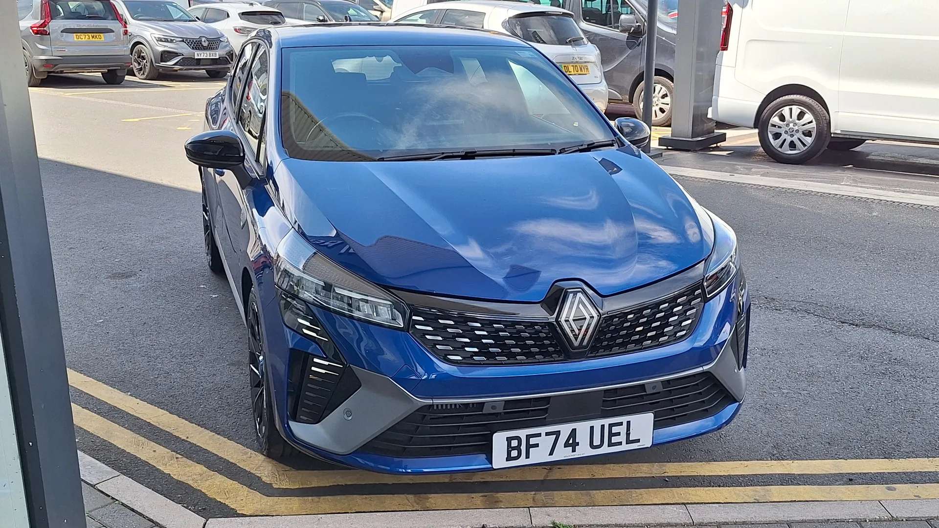 A 2024 RENAULT CLIO 1.0 TCe 90 Esprit Alpine 5dr A 2024 RENAULT CLIO 1.0 TCe 90 Esprit Alpine 5dr