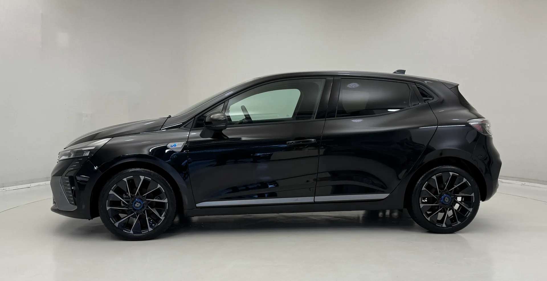 A 2024 RENAULT CLIO 1.0 TCe 90 Esprit Alpine 5dr A 2024 RENAULT CLIO 1.0 TCe 90 Esprit Alpine 5dr