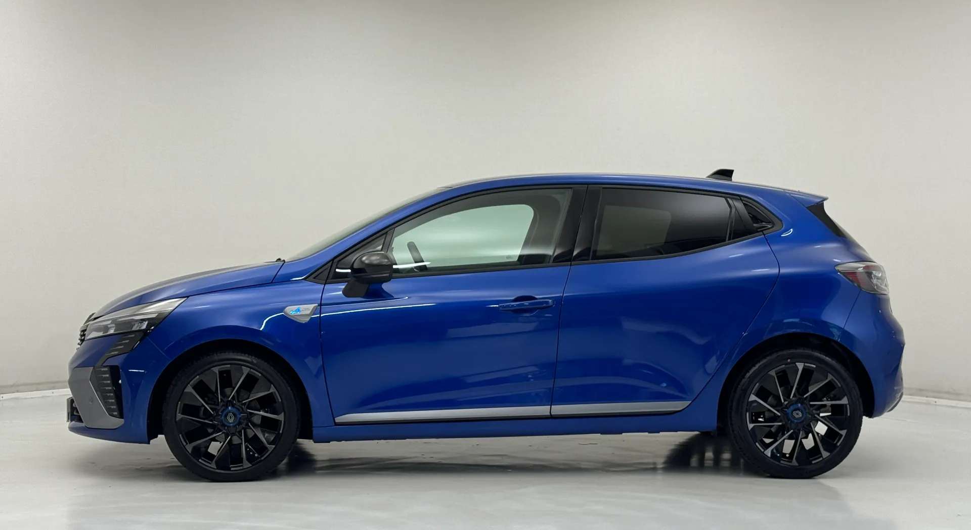 A 2024 RENAULT CLIO 1.0 TCe 90 Esprit Alpine 5dr A 2024 RENAULT CLIO 1.0 TCe 90 Esprit Alpine 5dr