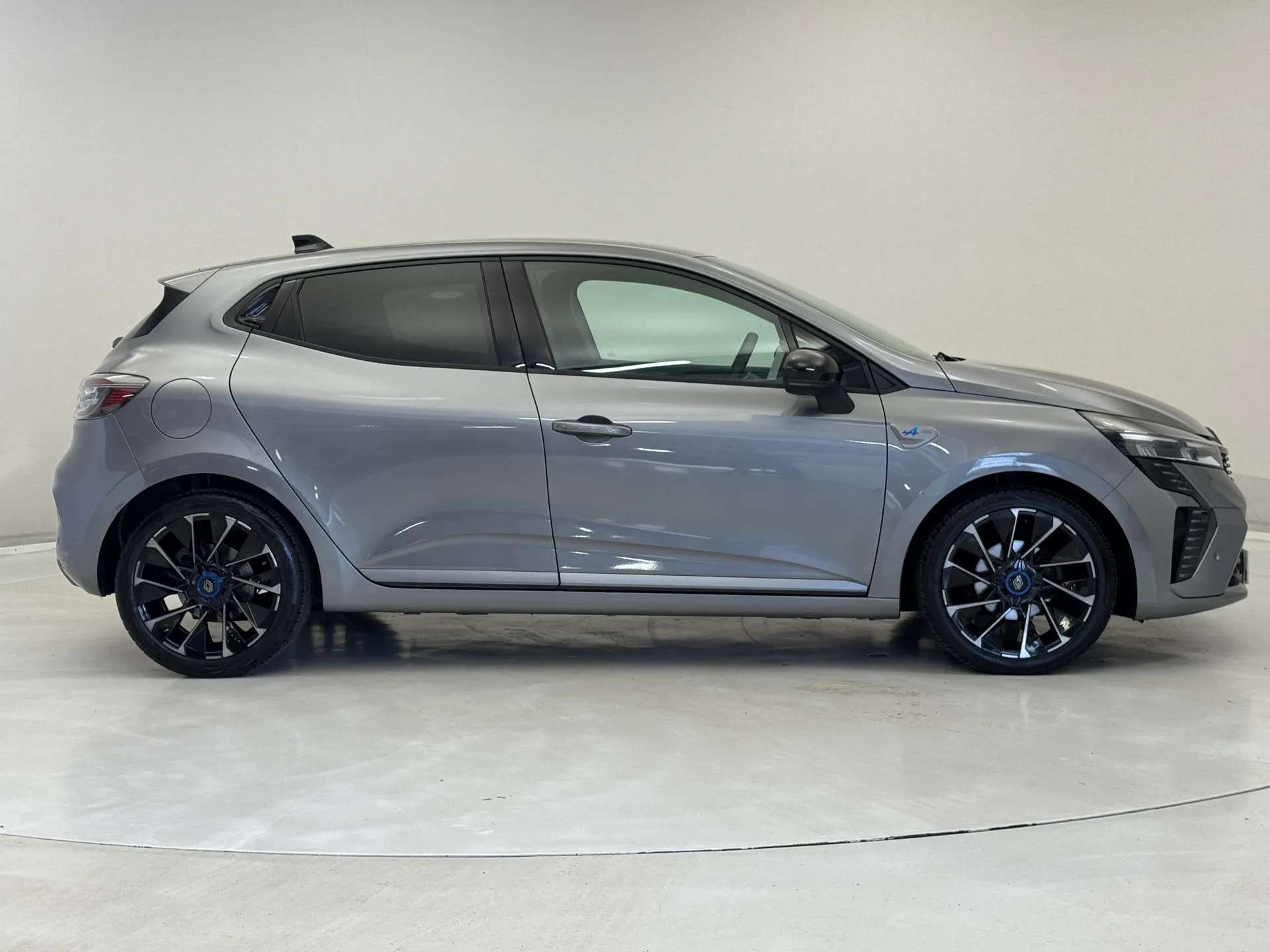 A 2025 RENAULT CLIO 1.0 TCe 90 Esprit Alpine 5dr A 2025 RENAULT CLIO 1.0 TCe 90 Esprit Alpine 5dr