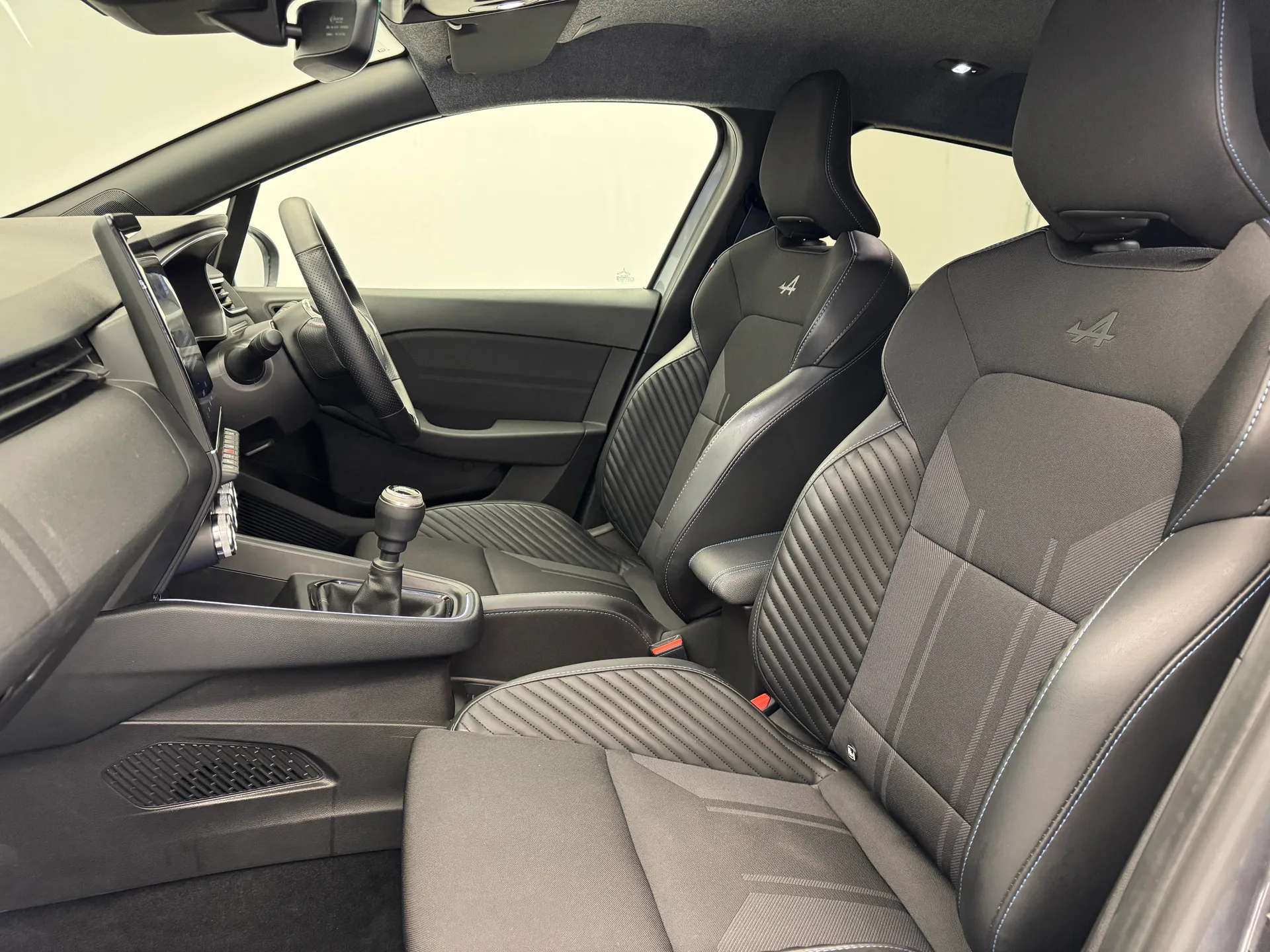 2025 RENAULT CLIO 2025 RENAULT CLIO