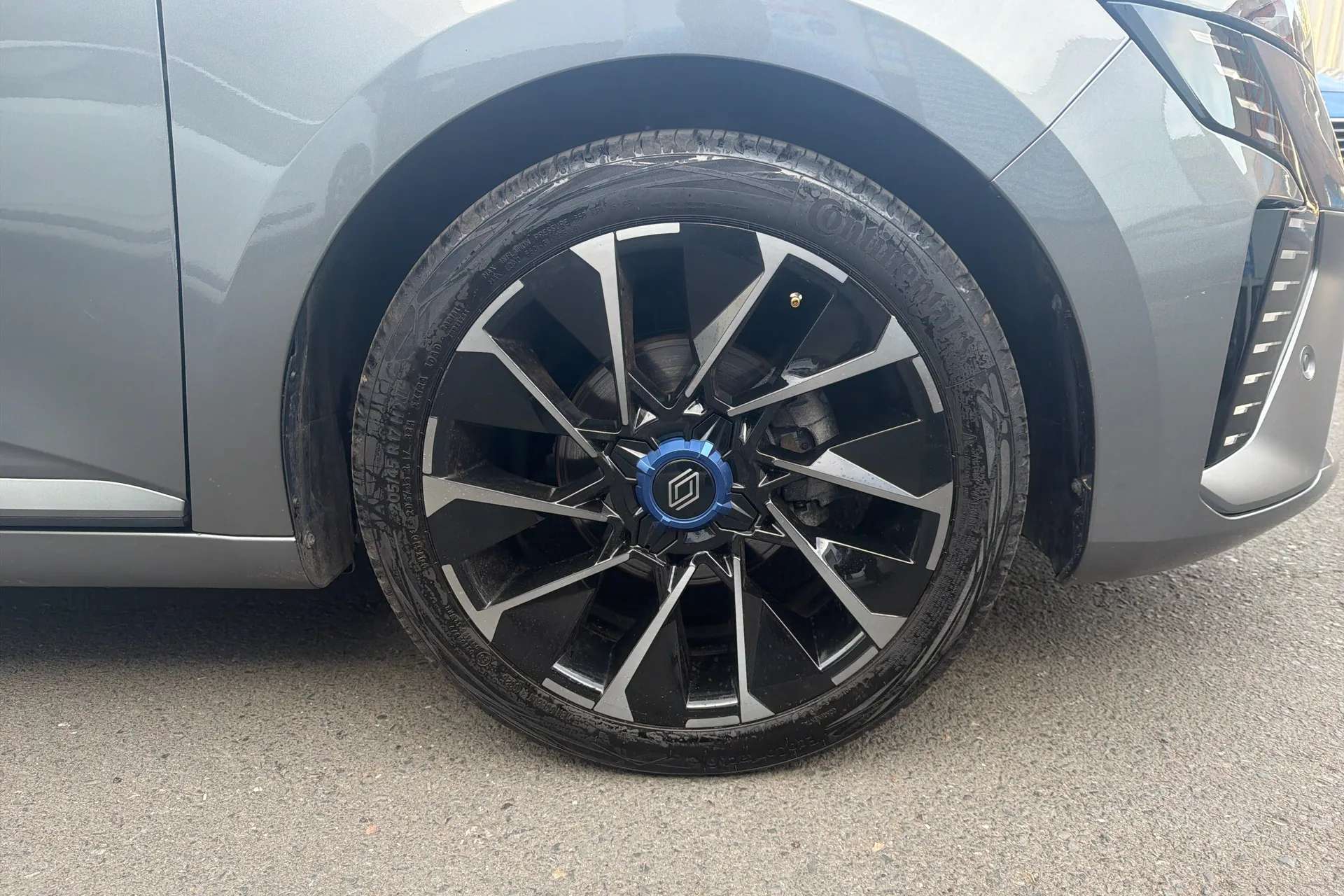 A 2025 RENAULT CLIO 1.0 TCe 90 Esprit Alpine 5dr A 2025 RENAULT CLIO 1.0 TCe 90 Esprit Alpine 5dr