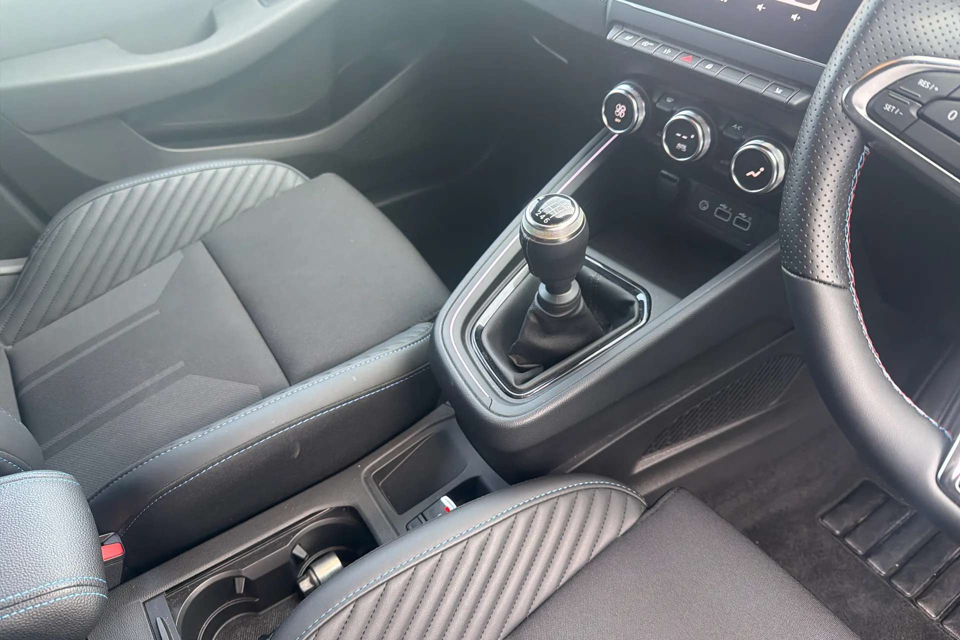 2025 RENAULT CLIO 2025 RENAULT CLIO