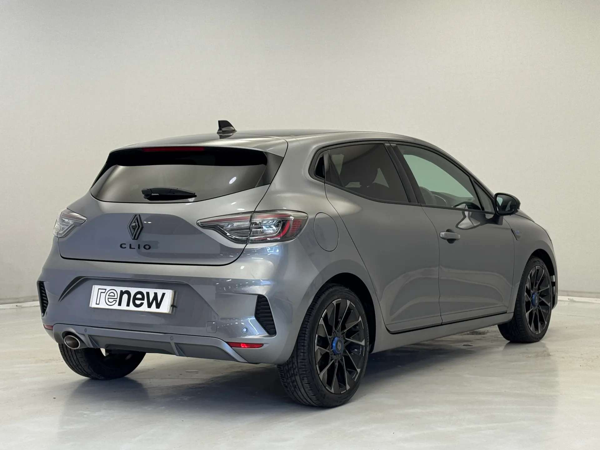 A 2025 RENAULT CLIO 1.0 TCe 90 Esprit Alpine 5dr A 2025 RENAULT CLIO 1.0 TCe 90 Esprit Alpine 5dr