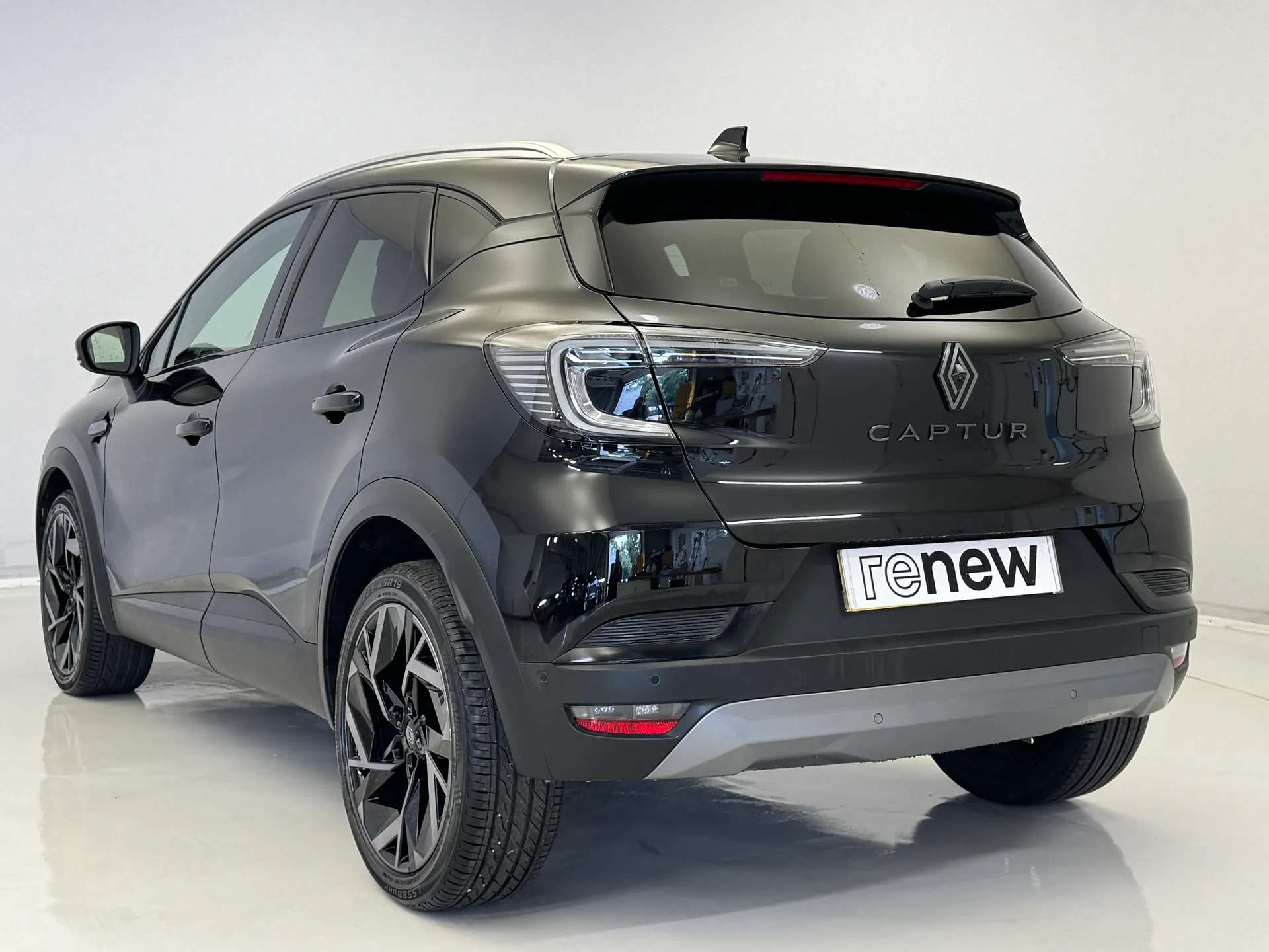 A 2026 RENAULT CAPTUR 1.2 TCE 115 Esprit Alpine 5dr A 2026 RENAULT CAPTUR 1.2 TCE 115 Esprit Alpine 5dr
