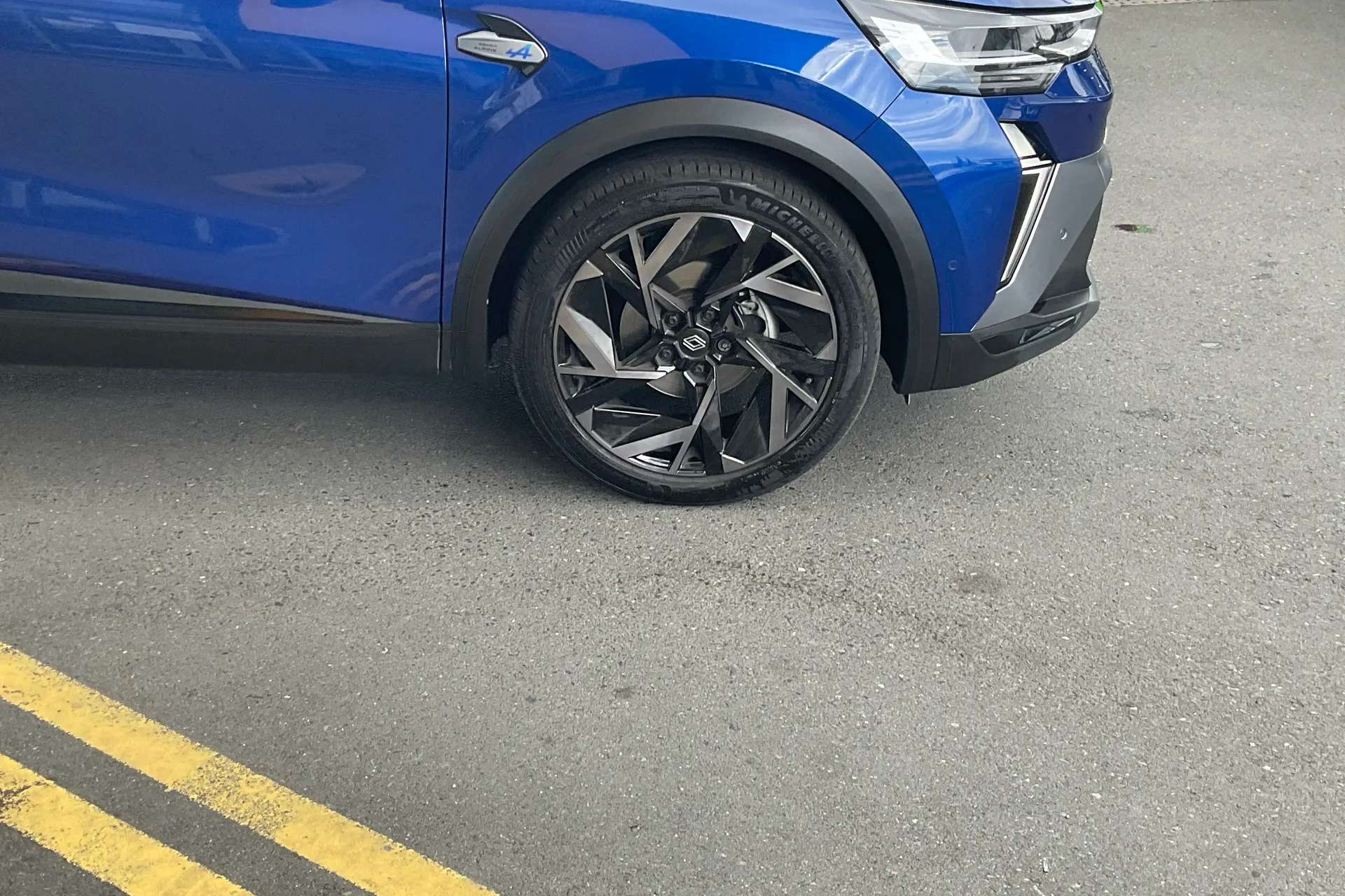 A 2026 RENAULT CAPTUR 1.2 TCE 115 Esprit Alpine 5dr A 2026 RENAULT CAPTUR 1.2 TCE 115 Esprit Alpine 5dr
