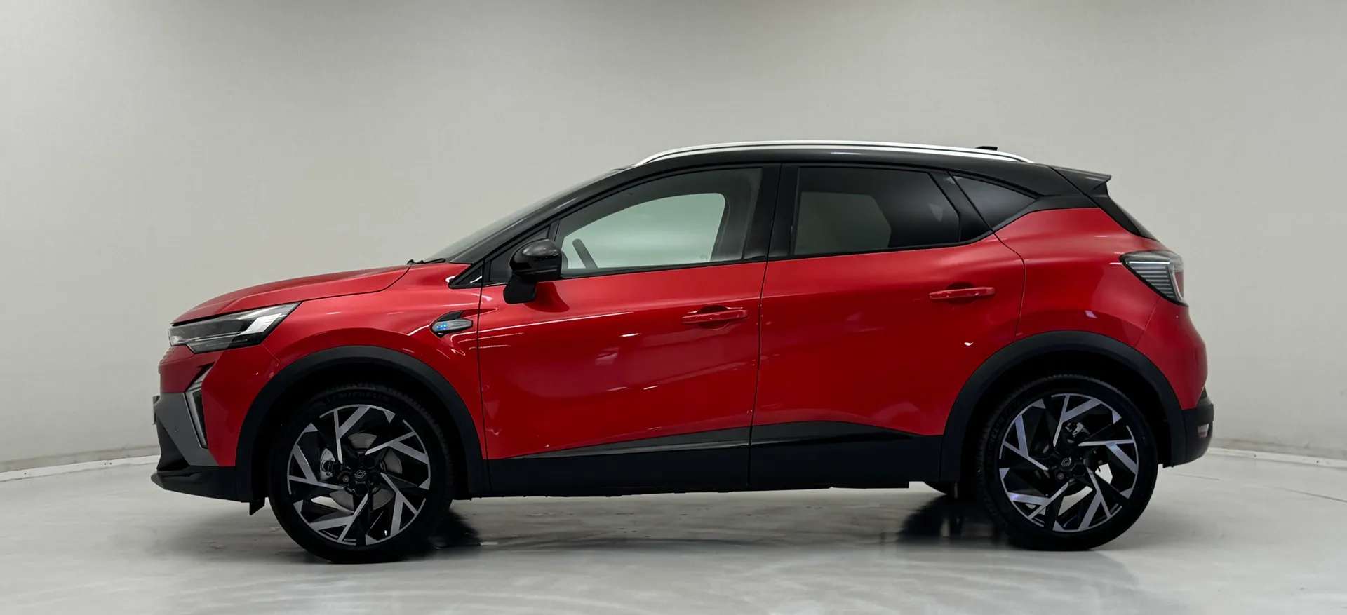 A 2026 RENAULT CAPTUR 1.2 TCE 115 Esprit Alpine 5dr A 2026 RENAULT CAPTUR 1.2 TCE 115 Esprit Alpine 5dr