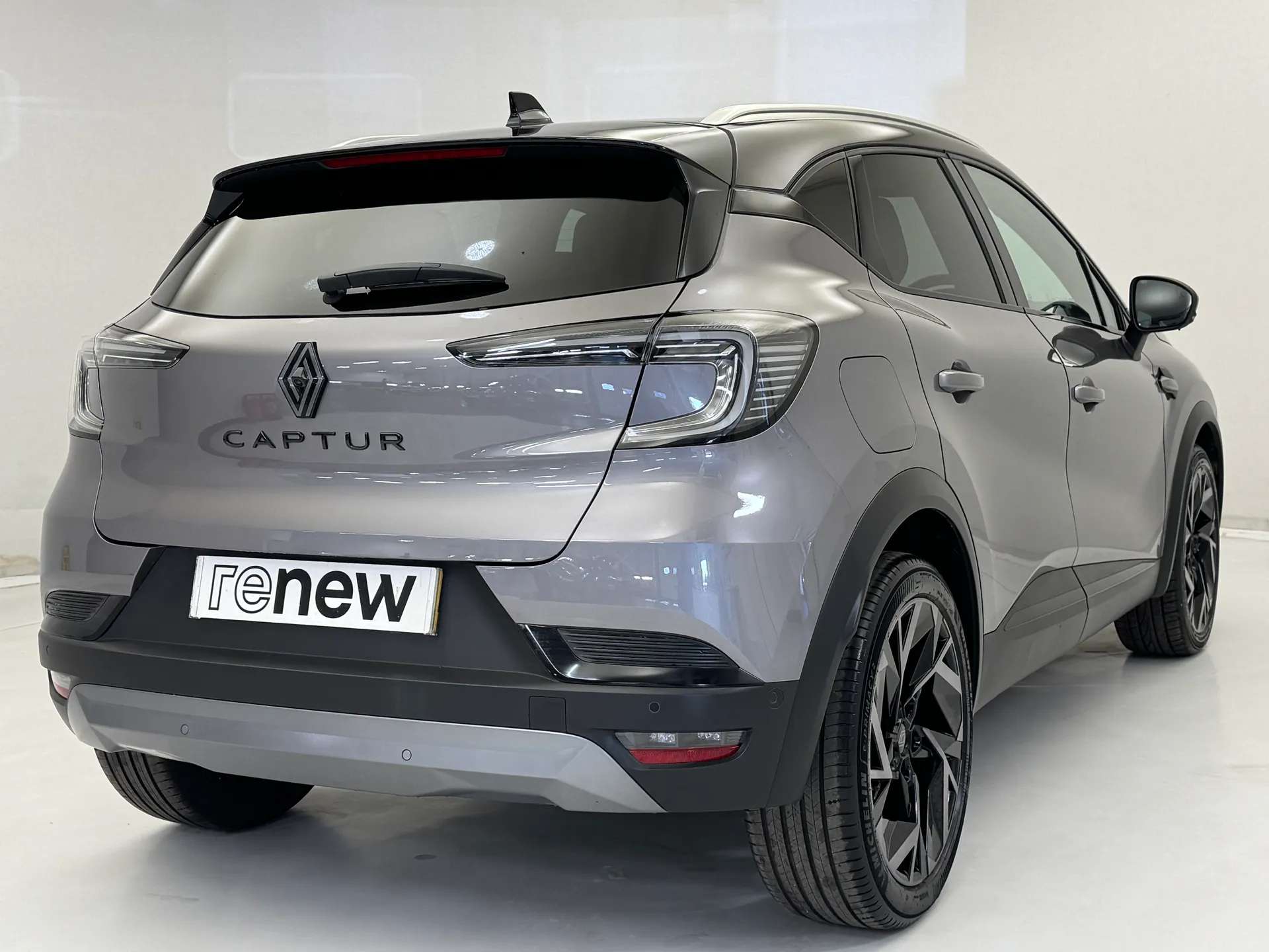 A 2026 RENAULT CAPTUR 1.2 TCE 115 Esprit Alpine 5dr A 2026 RENAULT CAPTUR 1.2 TCE 115 Esprit Alpine 5dr