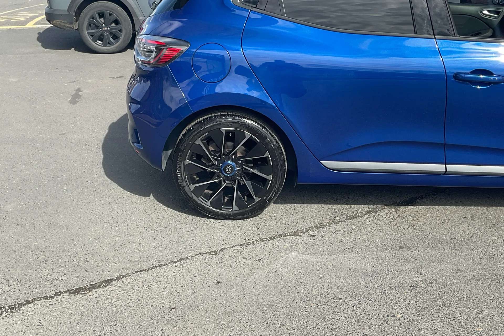 A 2025 RENAULT CLIO 1.0 TCe 90 Esprit Alpine 5dr A 2025 RENAULT CLIO 1.0 TCe 90 Esprit Alpine 5dr