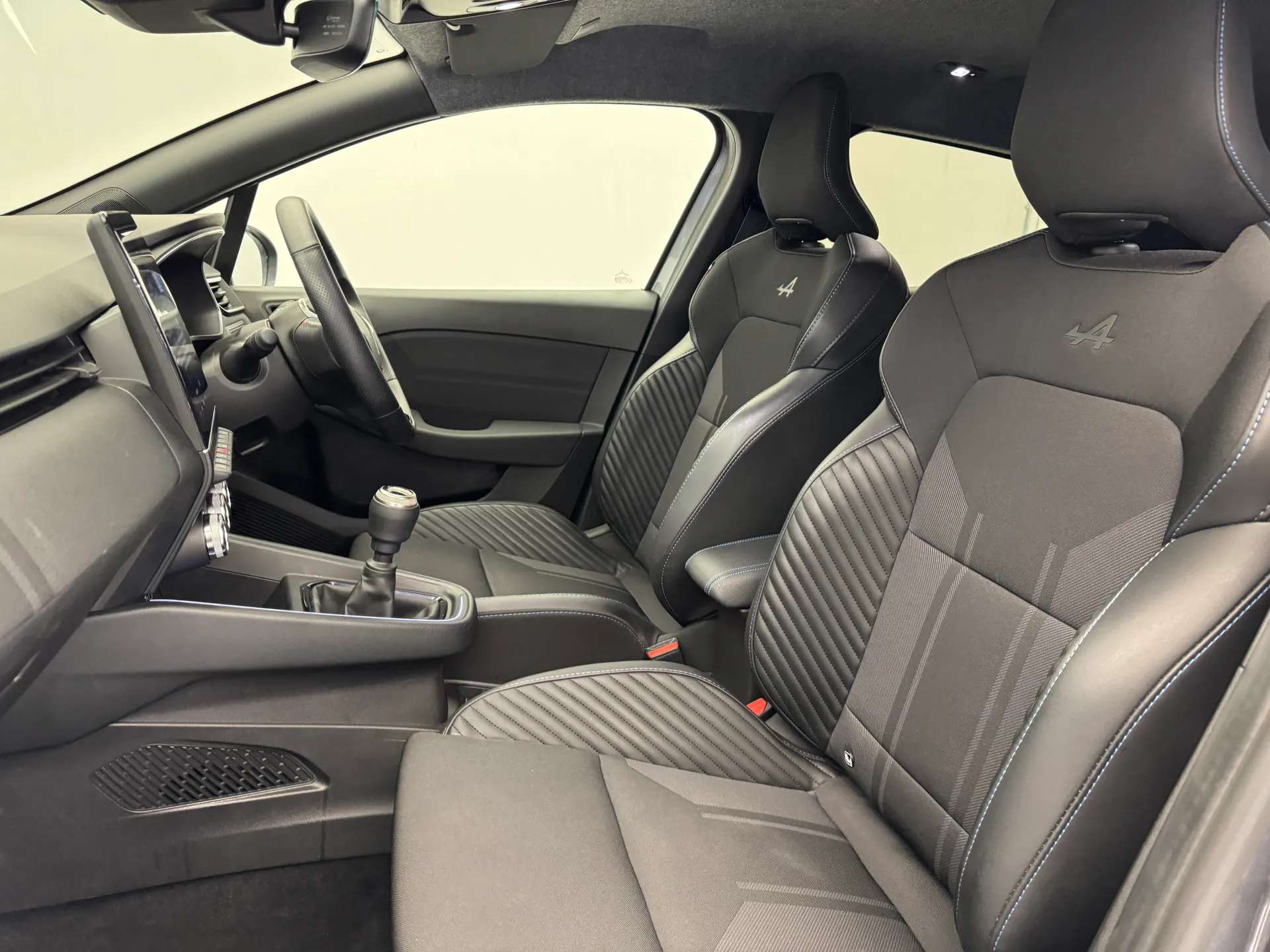 2025 RENAULT CLIO 2025 RENAULT CLIO