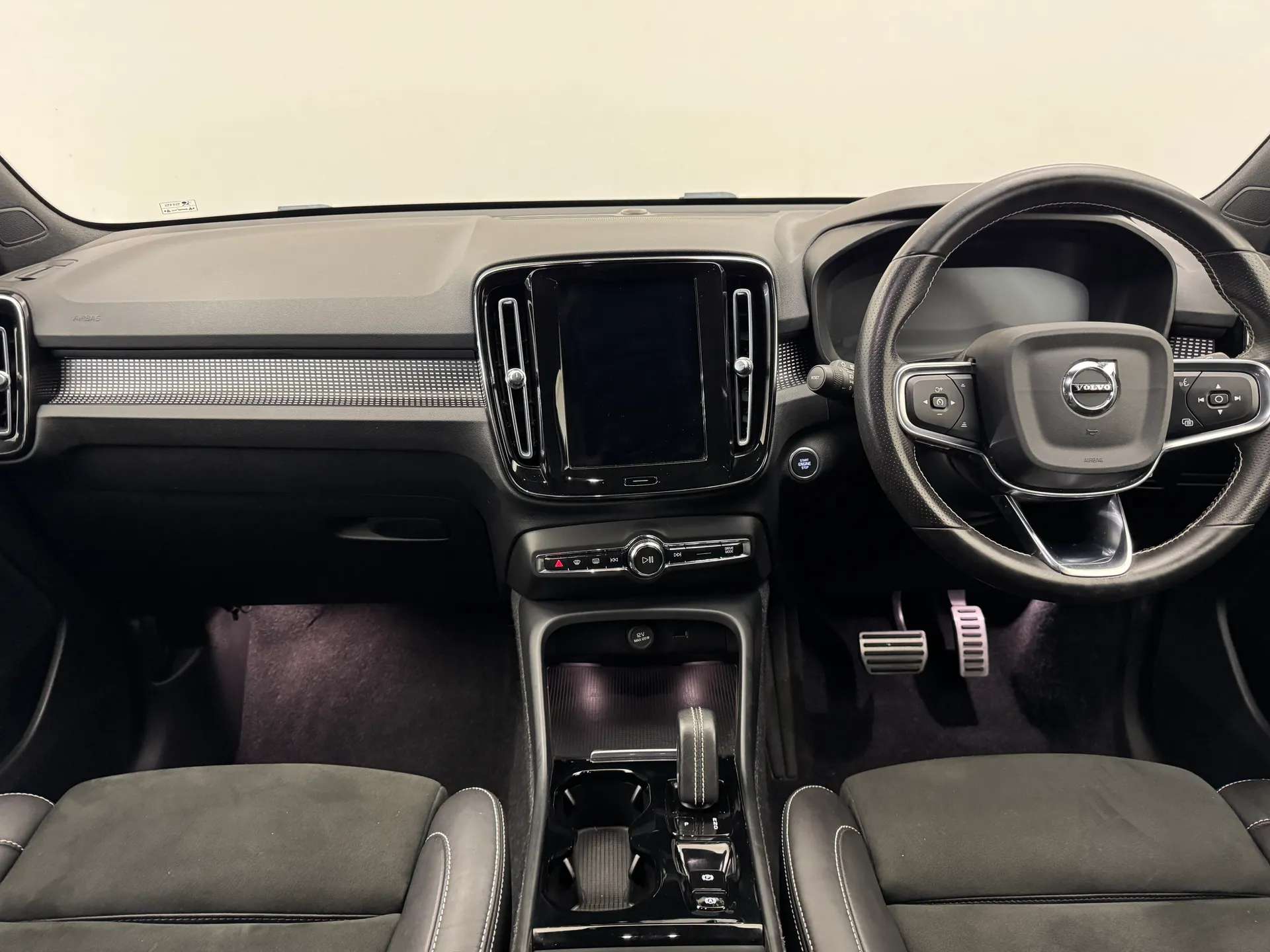 2021 VOLVO XC40 2021 VOLVO XC40