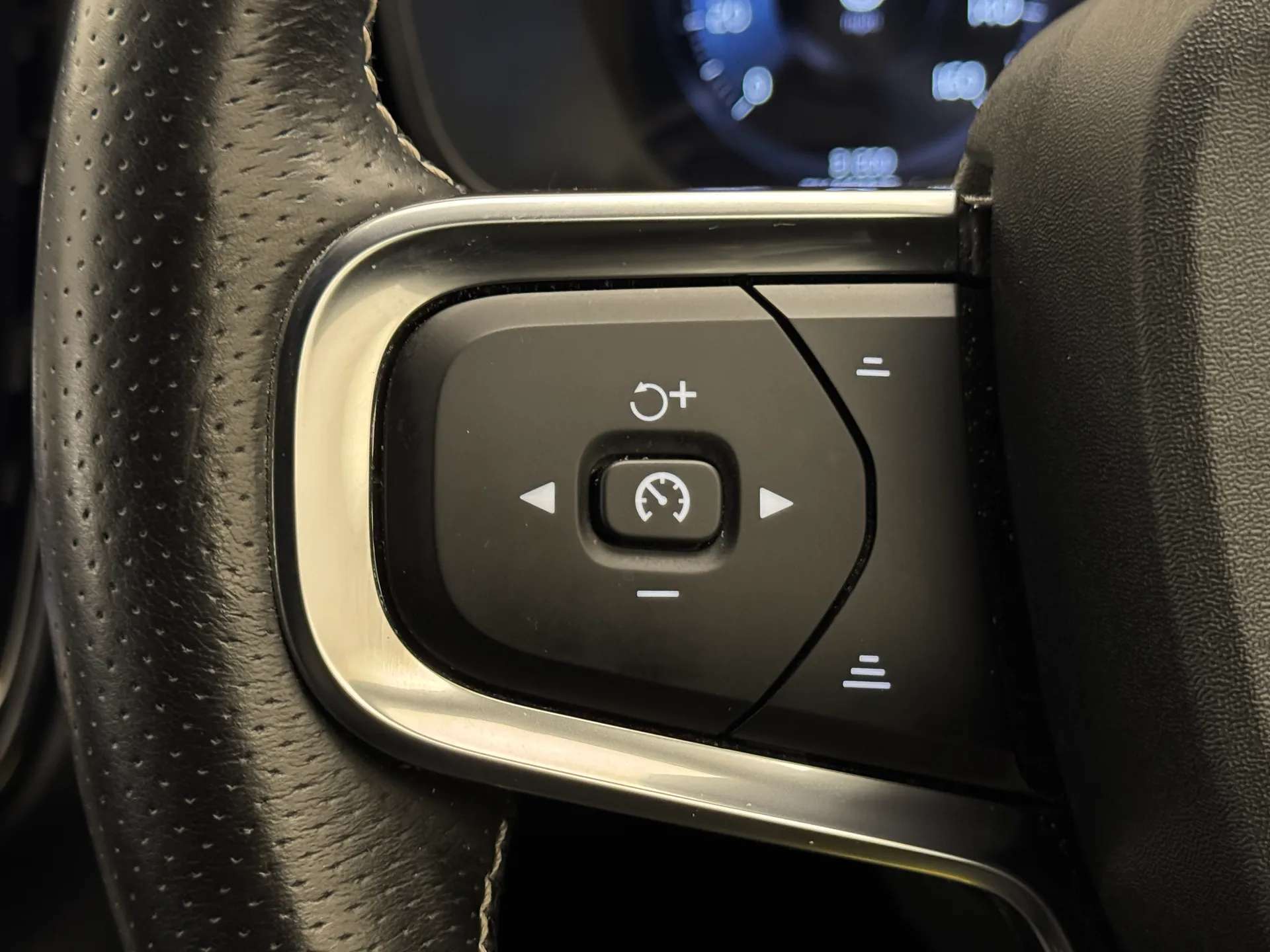 2021 VOLVO XC40 2021 VOLVO XC40