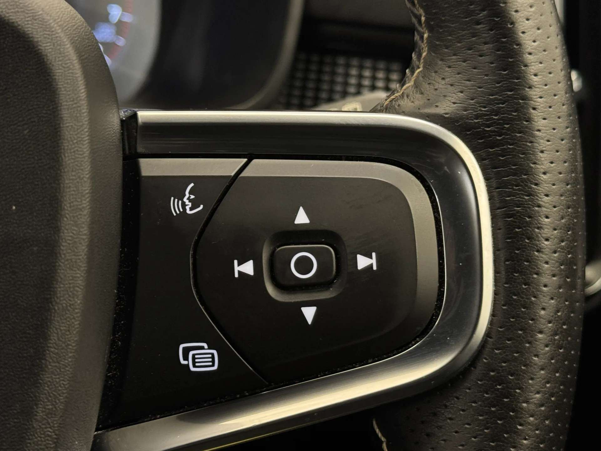 2021 VOLVO XC40 2021 VOLVO XC40