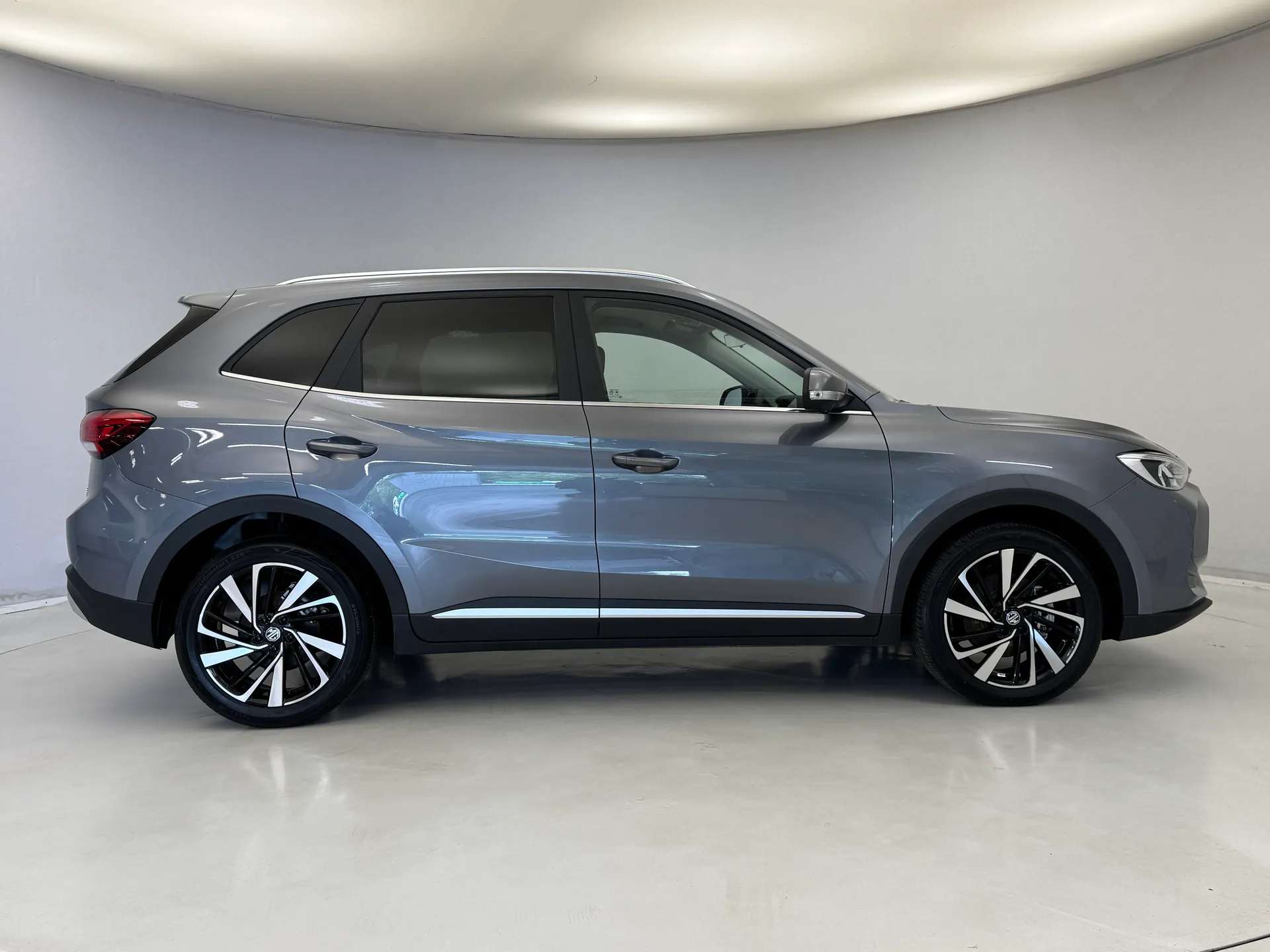 A 2025 MG ZS 1.5 Hybrid+ Trophy 5dr Auto â
8.9% + TOP SPEC â
A 2025 MG ZS 1.5 Hybrid+ Trophy 5dr Auto â
8.9% + TOP SPEC â