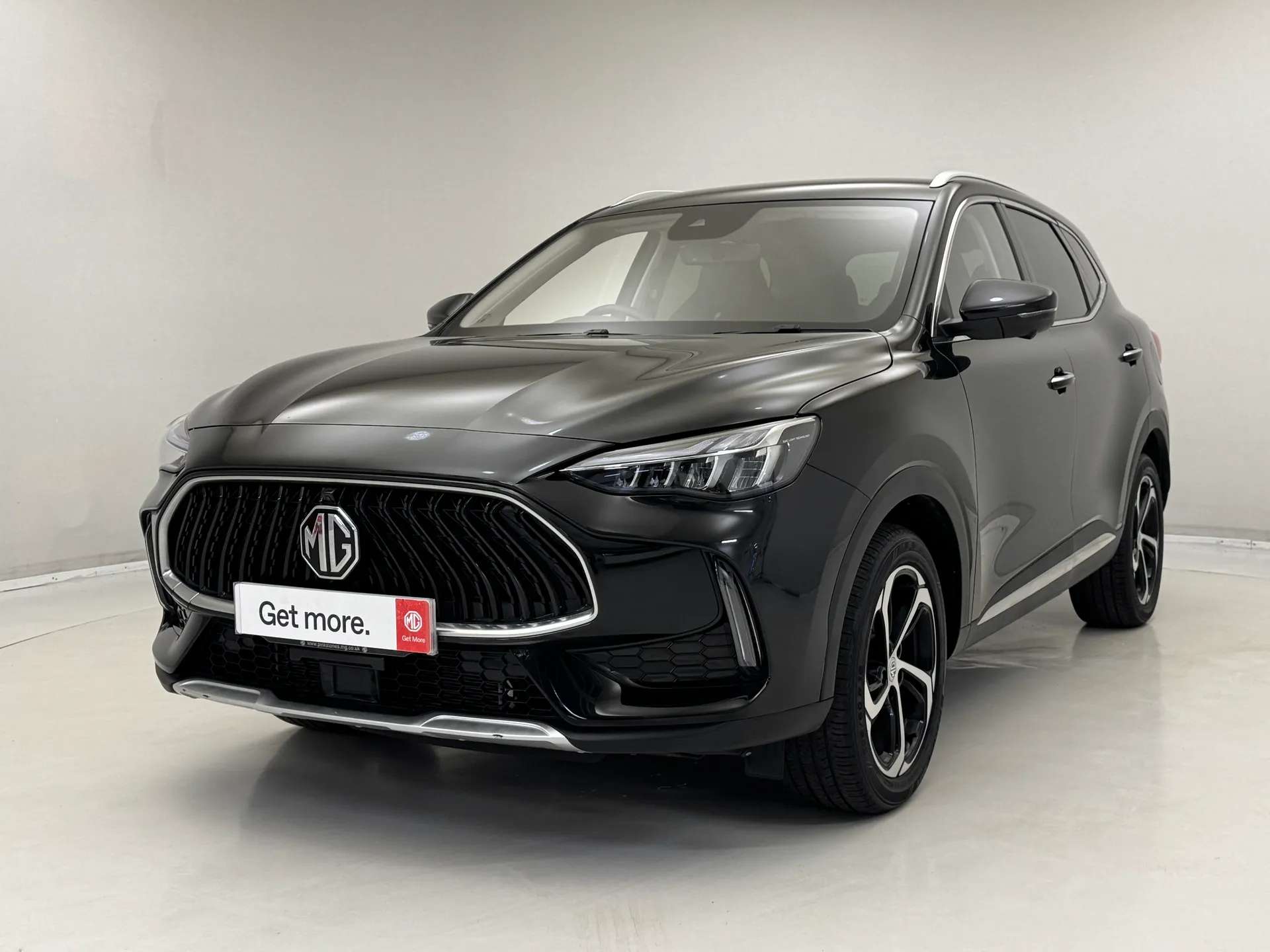 A 2024 MG MOTOR UK HS 1.5 T-GDI PHEV Trophy 5dr Auto â
PLUG IN HYBRID â
A 2024 MG MOTOR UK HS 1.5 T-GDI PHEV Trophy 5dr Auto â
PLUG IN HYBRID â