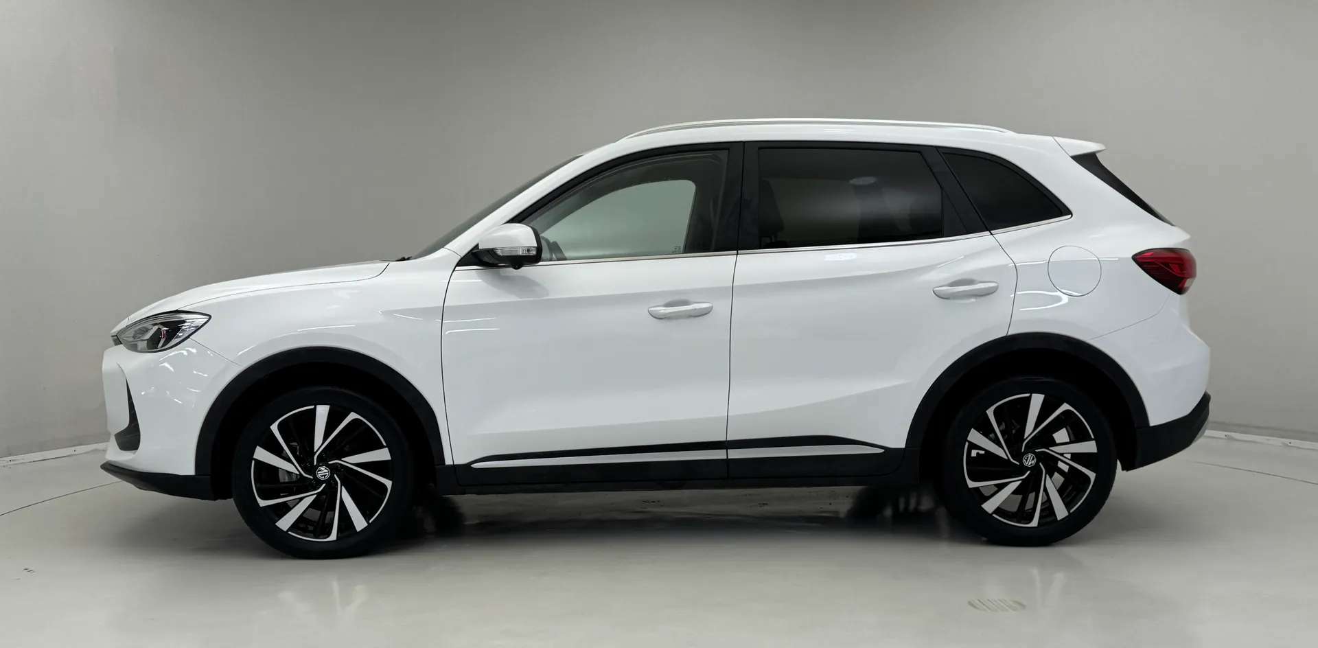 A 2024 MG MOTOR UK ZS 1.5 Hybrid+ Trophy 5dr Auto ð¥ 8.9% APR & £750 OFF ð¥ A 2024 MG MOTOR UK ZS 1.5 Hybrid+ Trophy 5dr Auto ð¥ 8.9% APR & £750 OFF ð¥