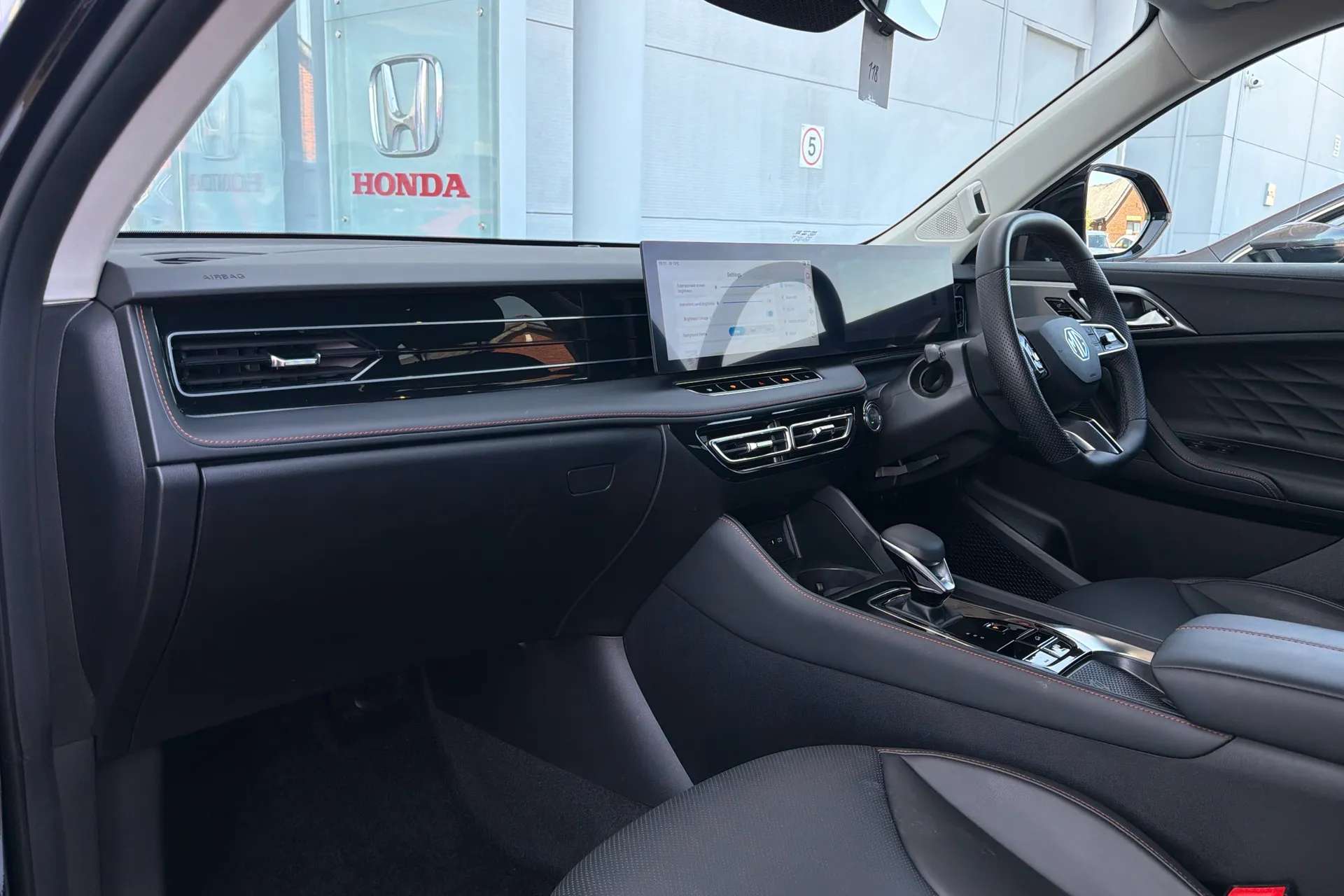 A 2025 MG HS 1.5 T-GDI PHEV Trophy 5dr Auto A 2025 MG HS 1.5 T-GDI PHEV Trophy 5dr Auto