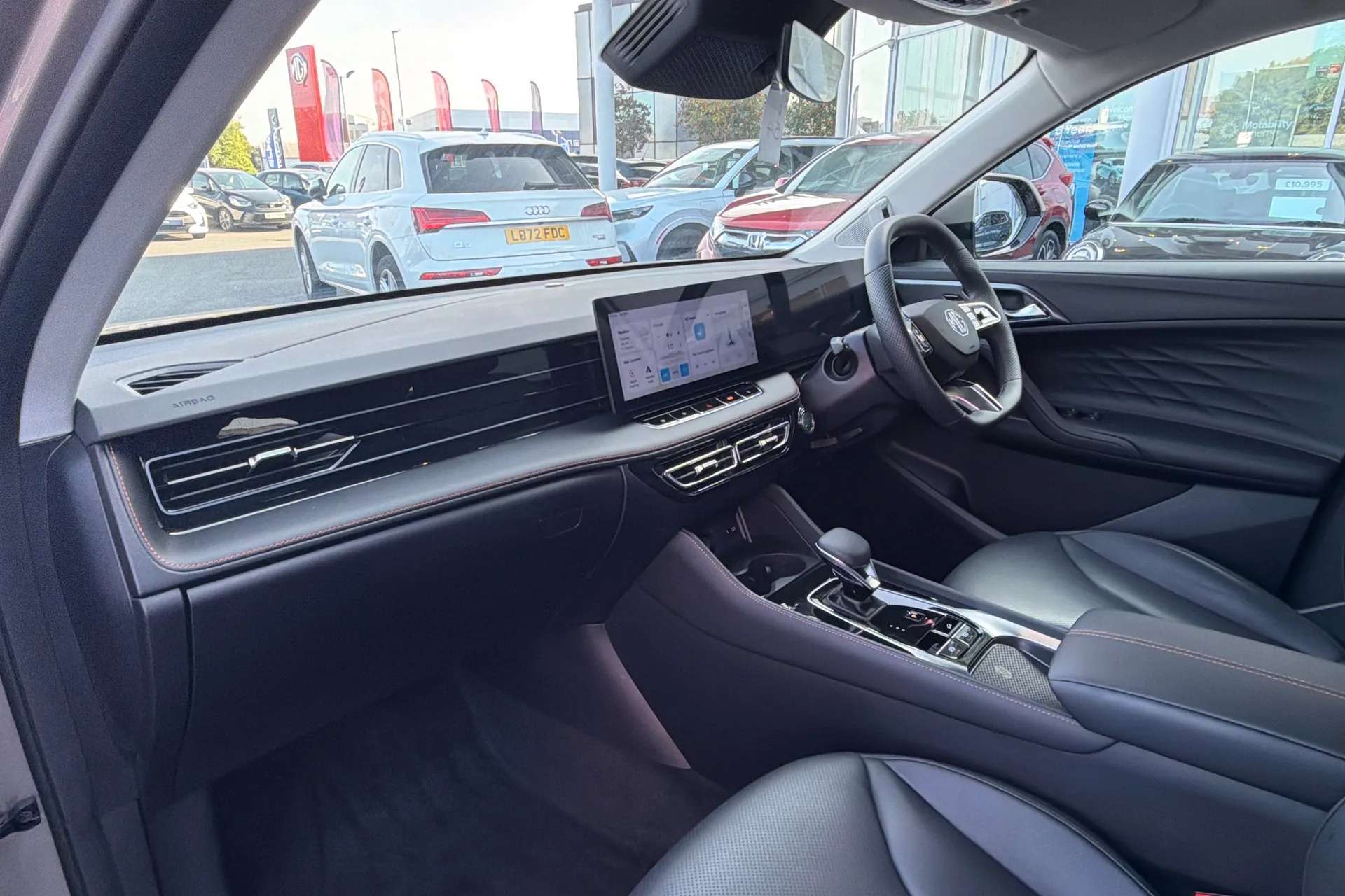 A 2025 MG HS 1.5 T-GDI PHEV Trophy 5dr Auto A 2025 MG HS 1.5 T-GDI PHEV Trophy 5dr Auto