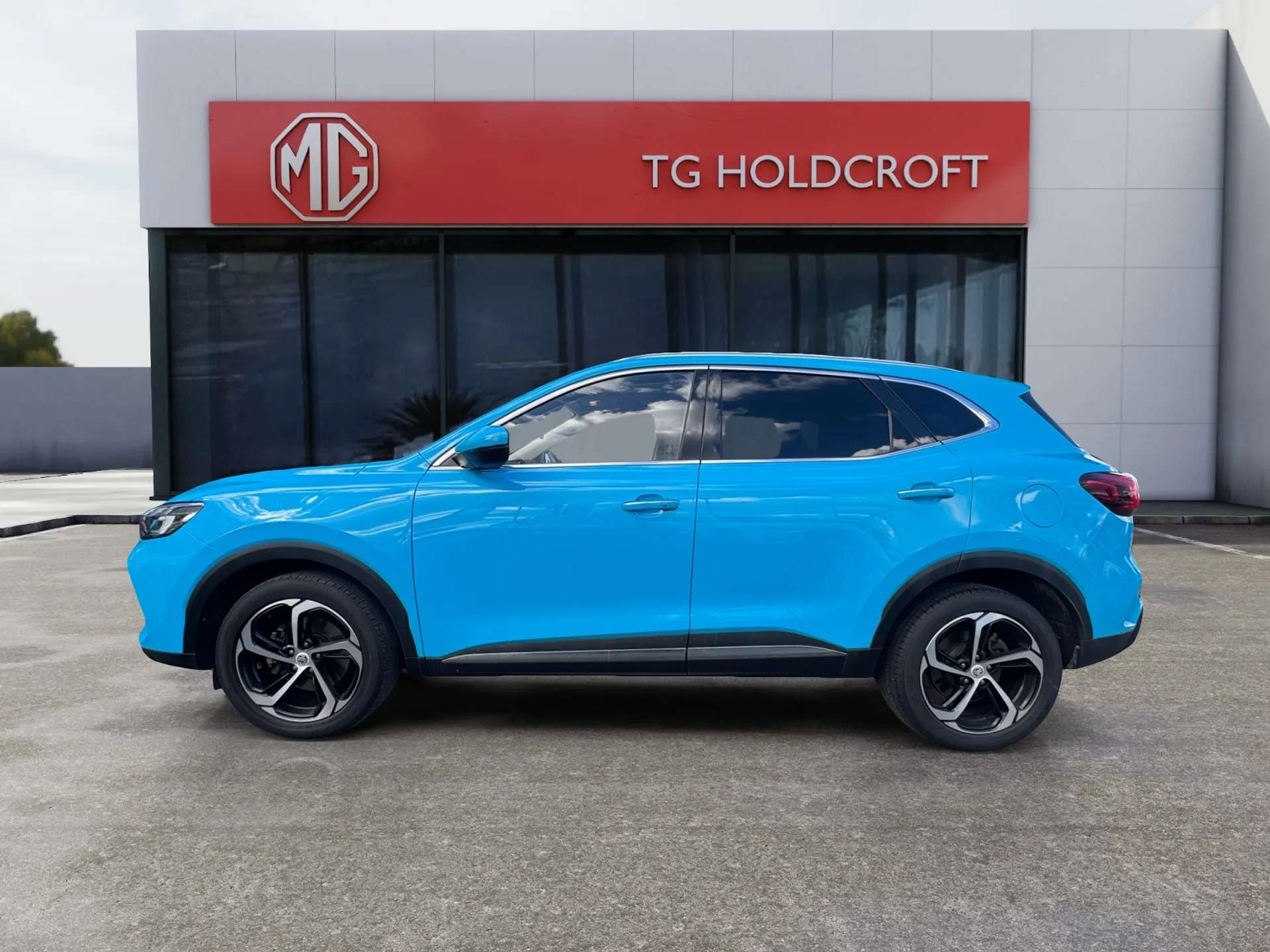 A 2024 MG HS 1.5 T-GDI PHEV Trophy 5dr Auto A 2024 MG HS 1.5 T-GDI PHEV Trophy 5dr Auto