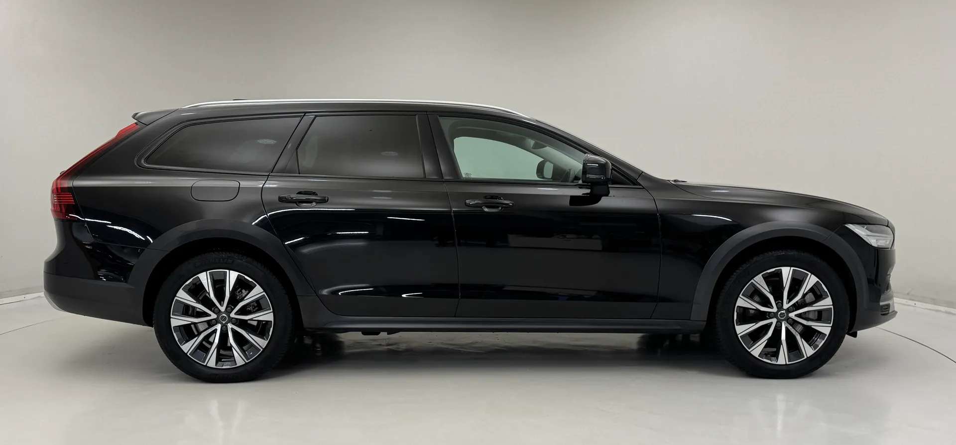 2023 VOLVO V90 2023 VOLVO V90