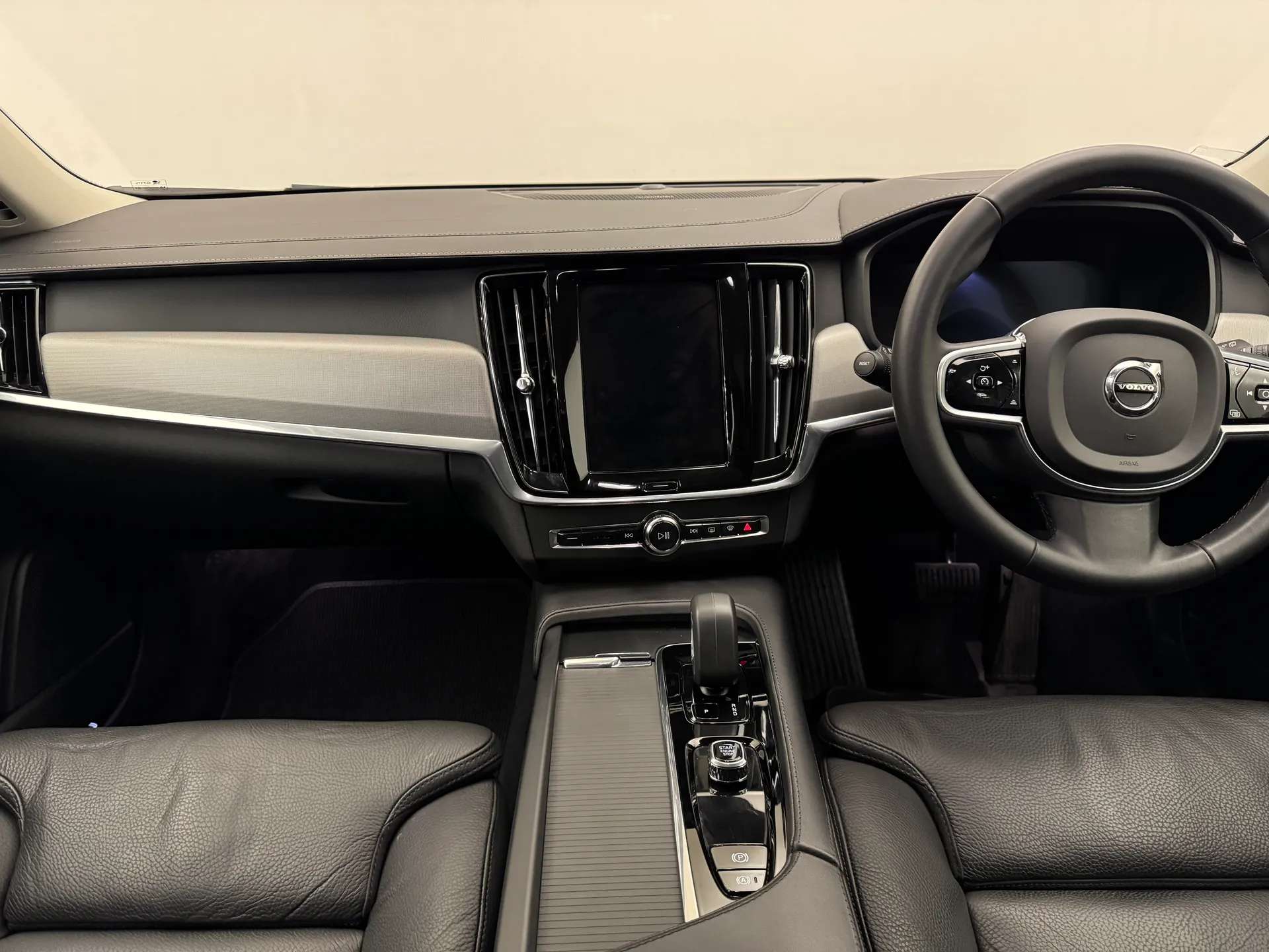 2023 VOLVO V90 2023 VOLVO V90