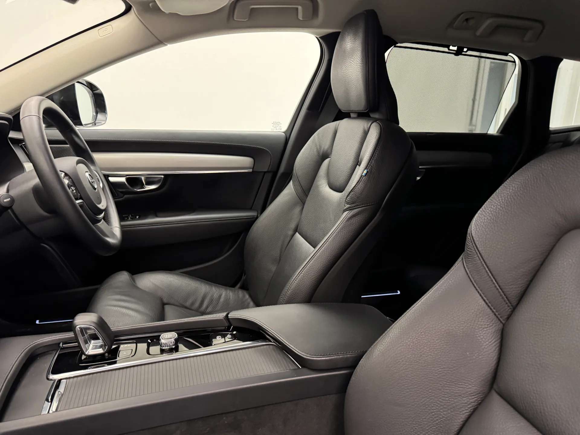 2023 VOLVO V90 2023 VOLVO V90