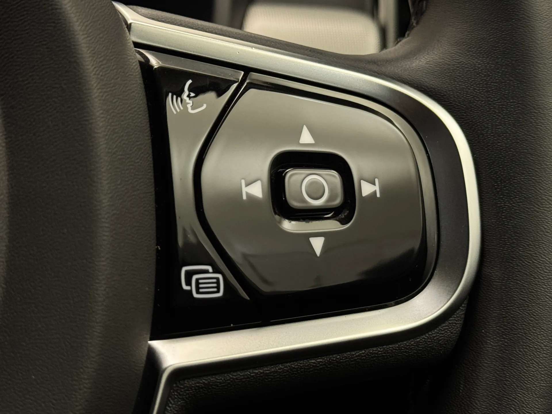 2023 VOLVO V90 2023 VOLVO V90