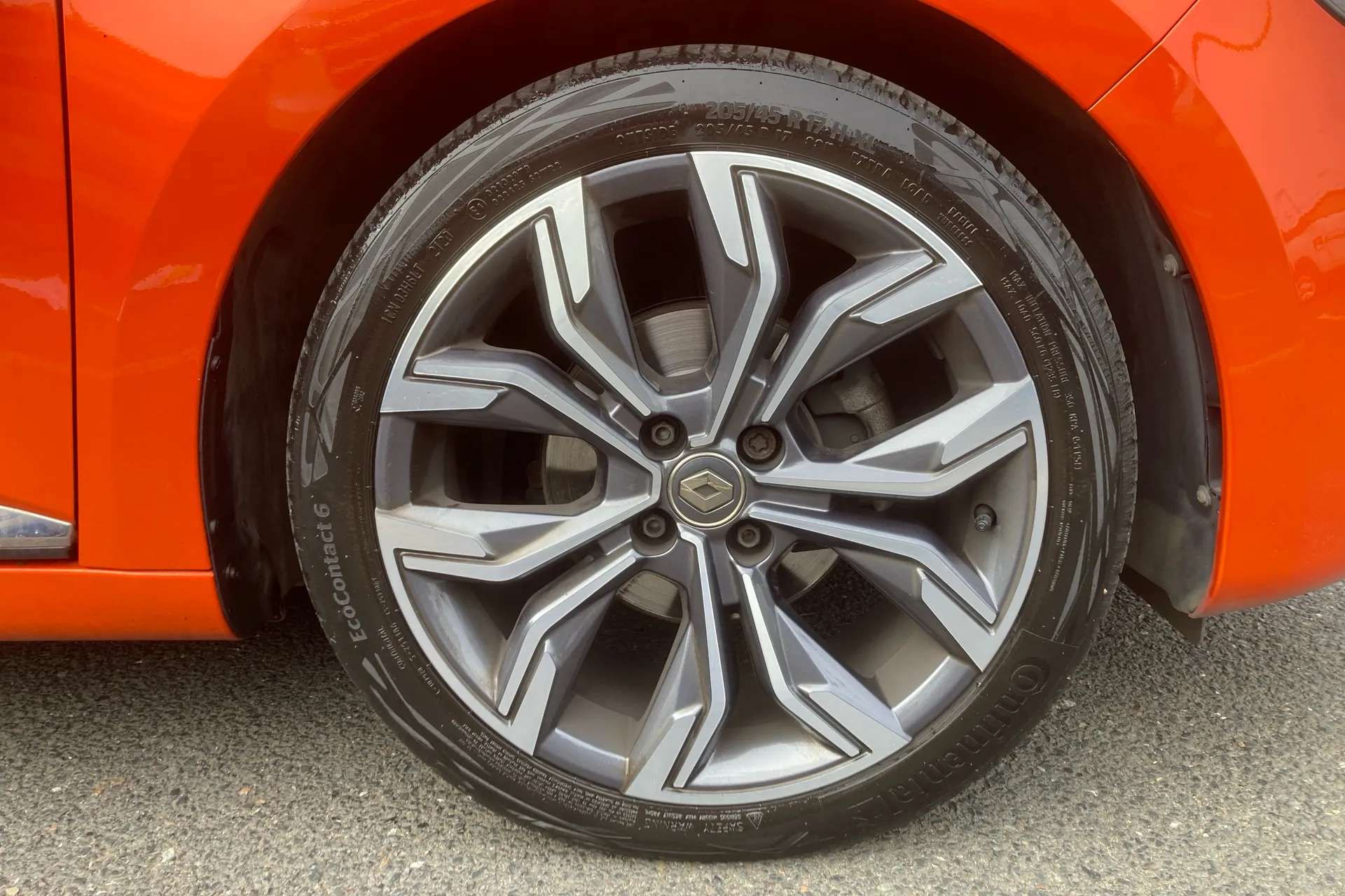 A 2020 RENAULT CLIO 1.0 TCe 100 S Edition 5dr A 2020 RENAULT CLIO 1.0 TCe 100 S Edition 5dr