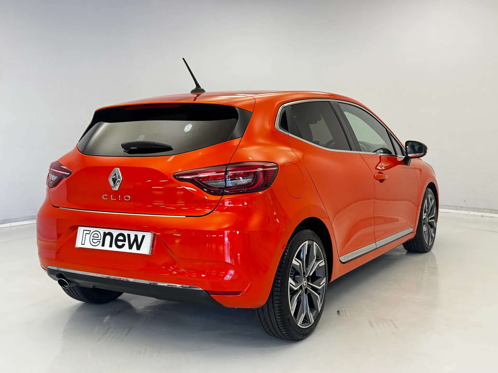 A 0 RENAULT CLIO 1.0 TCe 100 S Edition 5dr A 0 RENAULT CLIO 1.0 TCe 100 S Edition 5dr