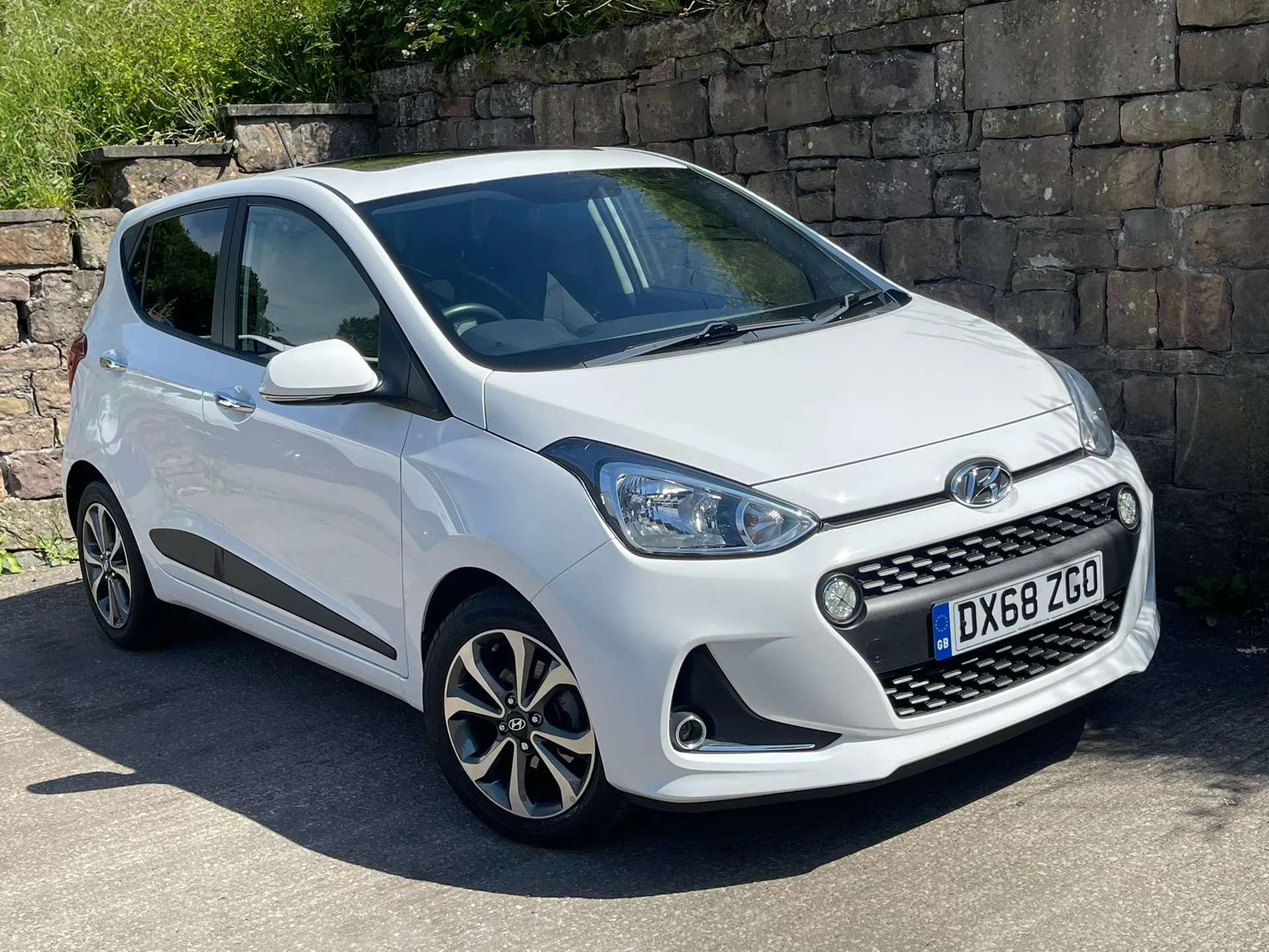 A 2018 HYUNDAI I10 1.2 Premium SE 5dr Auto âNAVâPARKING SENSORSâ A 2018 HYUNDAI I10 1.2 Premium SE 5dr Auto âNAVâPARKING SENSORSâ