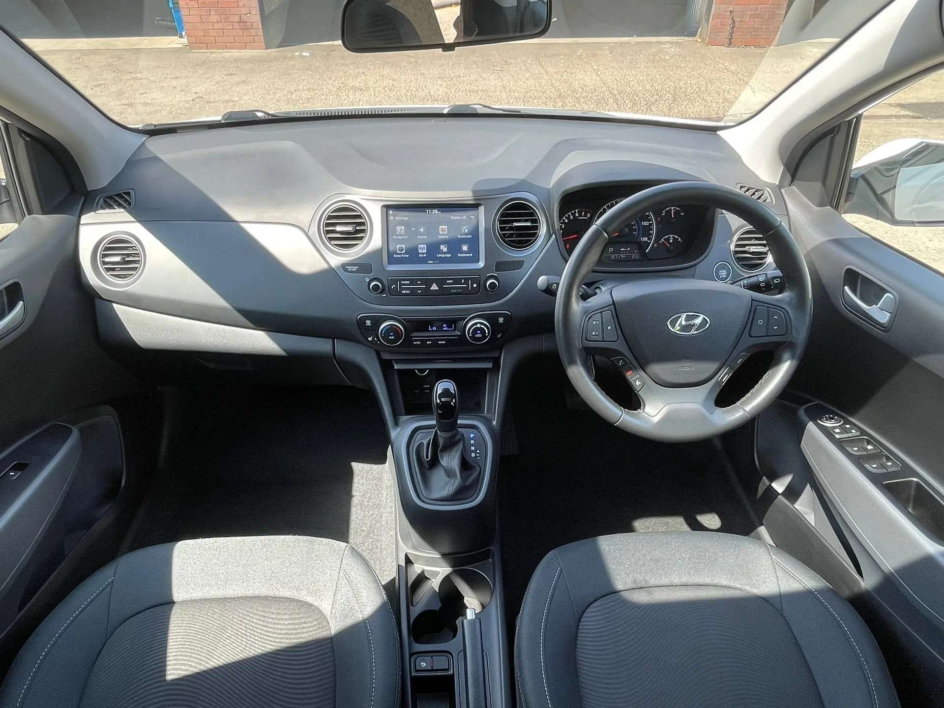 A 2018 HYUNDAI I10 1.2 Premium SE 5dr Auto âNAVâPARKING SENSORSâ A 2018 HYUNDAI I10 1.2 Premium SE 5dr Auto âNAVâPARKING SENSORSâ