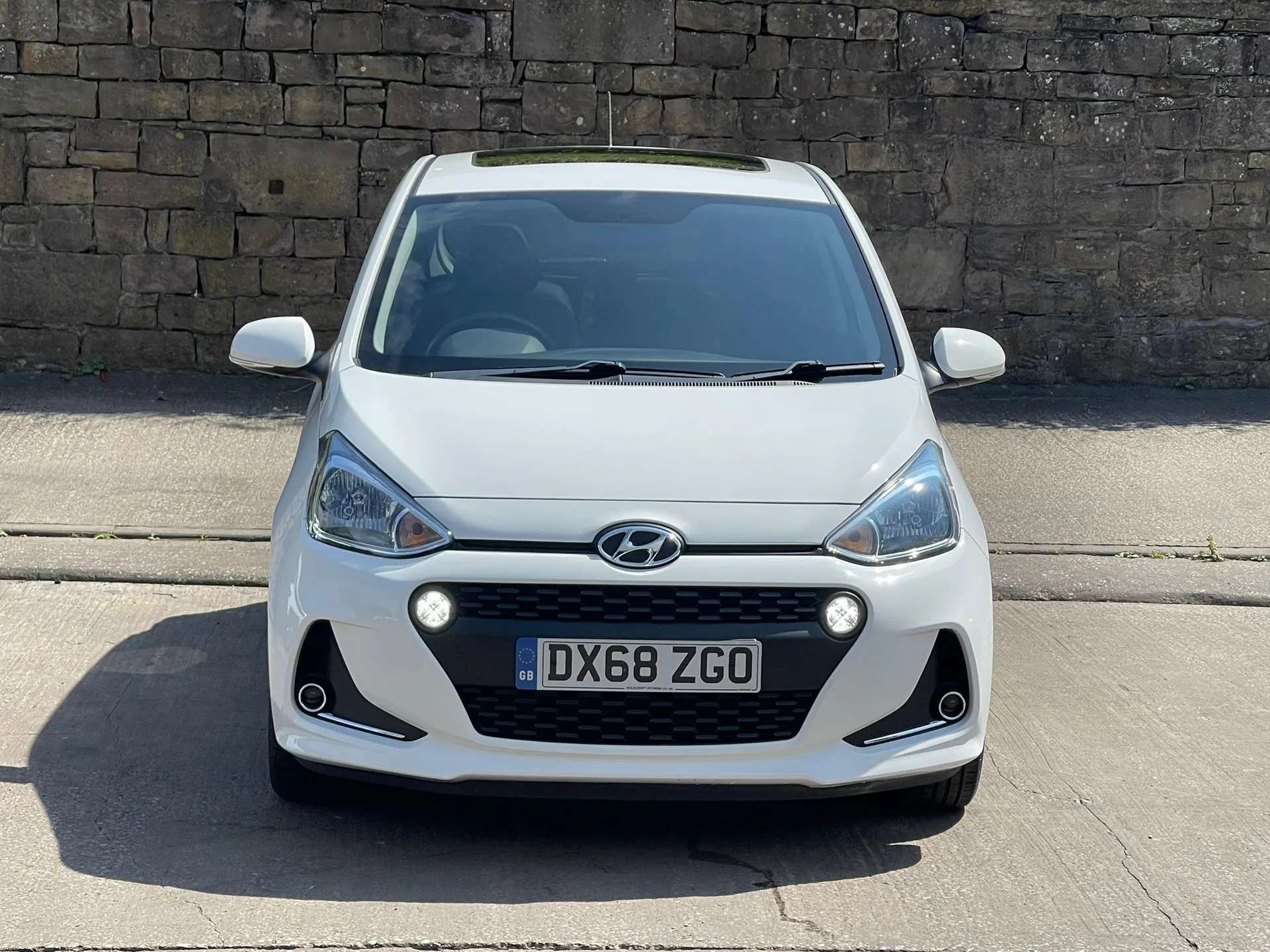 A 2018 HYUNDAI I10 1.2 Premium SE 5dr Auto âNAVâPARKING SENSORSâ A 2018 HYUNDAI I10 1.2 Premium SE 5dr Auto âNAVâPARKING SENSORSâ