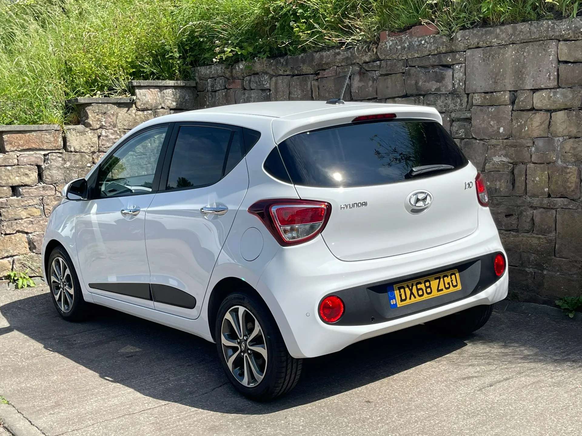 A 2018 HYUNDAI I10 1.2 Premium SE 5dr Auto âNAVâPARKING SENSORSâ A 2018 HYUNDAI I10 1.2 Premium SE 5dr Auto âNAVâPARKING SENSORSâ