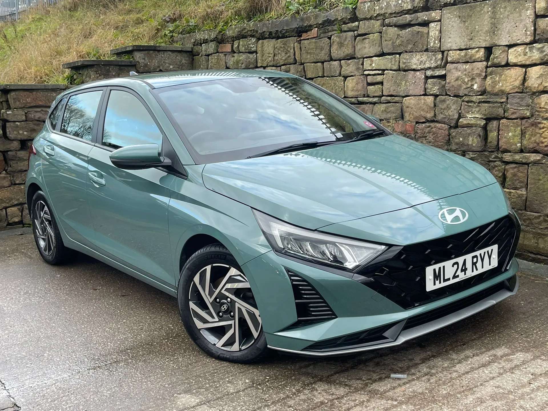 A 2024 HYUNDAI I20 1.0T GDi 48V MHD SE Connect 5dr âCARPLAYâCAMERAâSENSORSâ A 2024 HYUNDAI I20 1.0T GDi 48V MHD SE Connect 5dr âCARPLAYâCAMERAâSENSORSâ