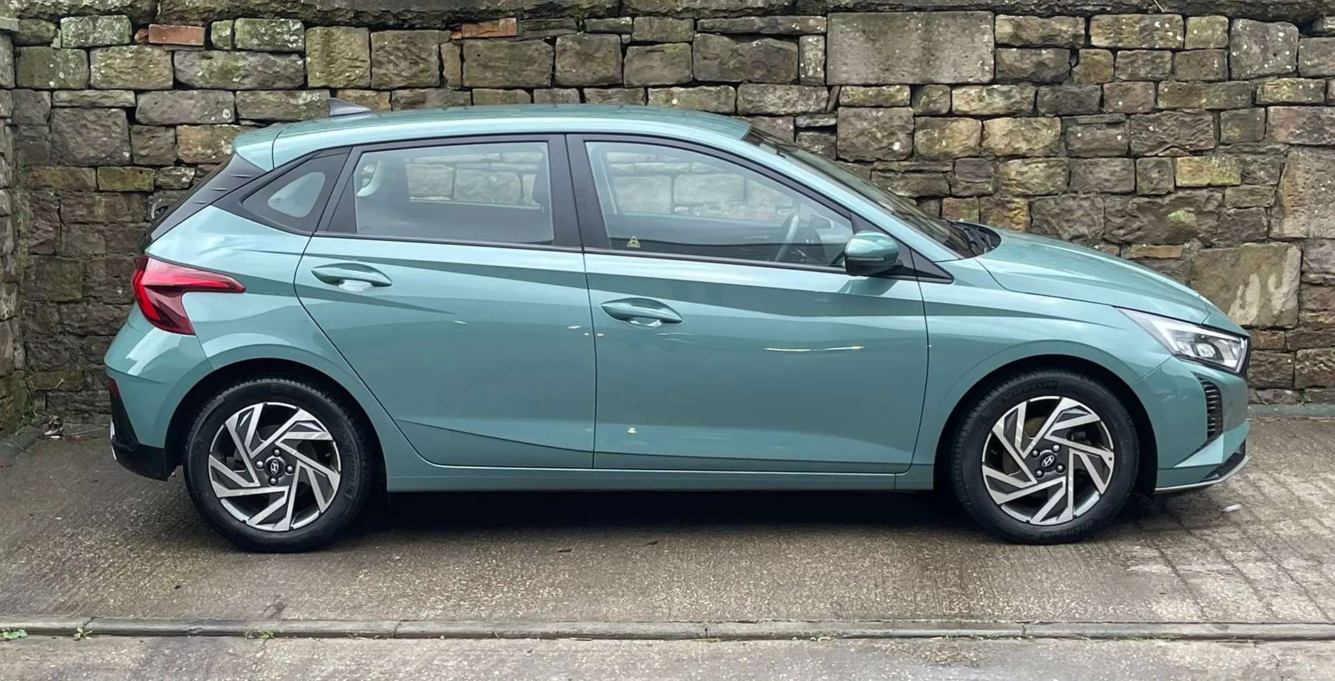 A 2024 HYUNDAI I20 1.0T GDi 48V MHD SE Connect 5dr âCARPLAYâCAMERAâSENSORSâ A 2024 HYUNDAI I20 1.0T GDi 48V MHD SE Connect 5dr âCARPLAYâCAMERAâSENSORSâ