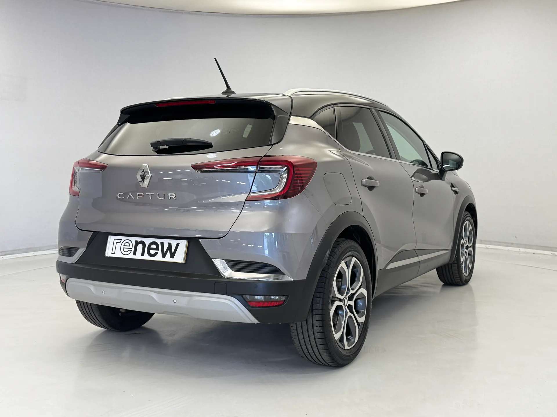 A 2022 RENAULT CAPTUR 1.0 TCE 90 SE Edition 5dr A 2022 RENAULT CAPTUR 1.0 TCE 90 SE Edition 5dr