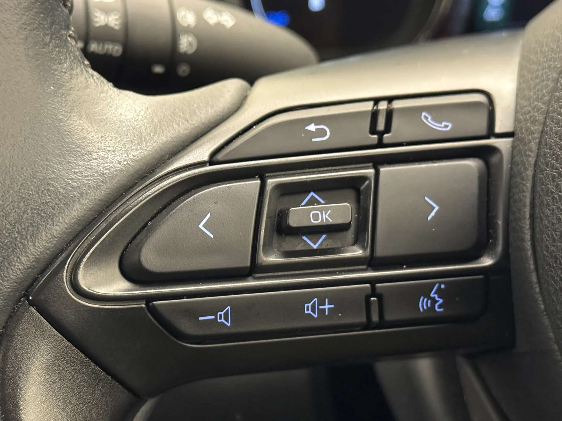 2023 MAZDA 2 HYBRID 2023 MAZDA 2 HYBRID