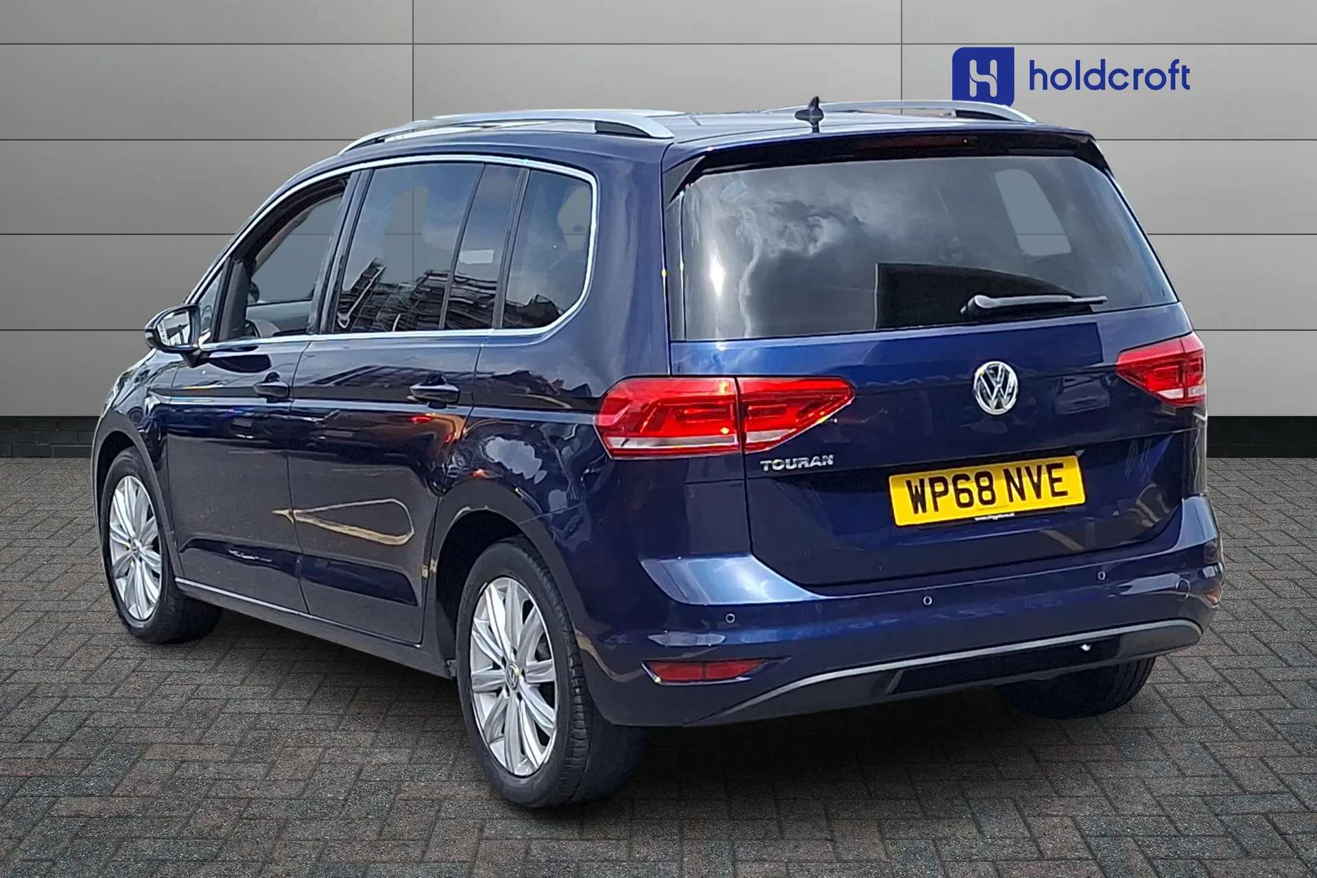 A 2019 VOLKSWAGEN TOURAN 1.5 TSI EVO SEL 5dr A 2019 VOLKSWAGEN TOURAN 1.5 TSI EVO SEL 5dr