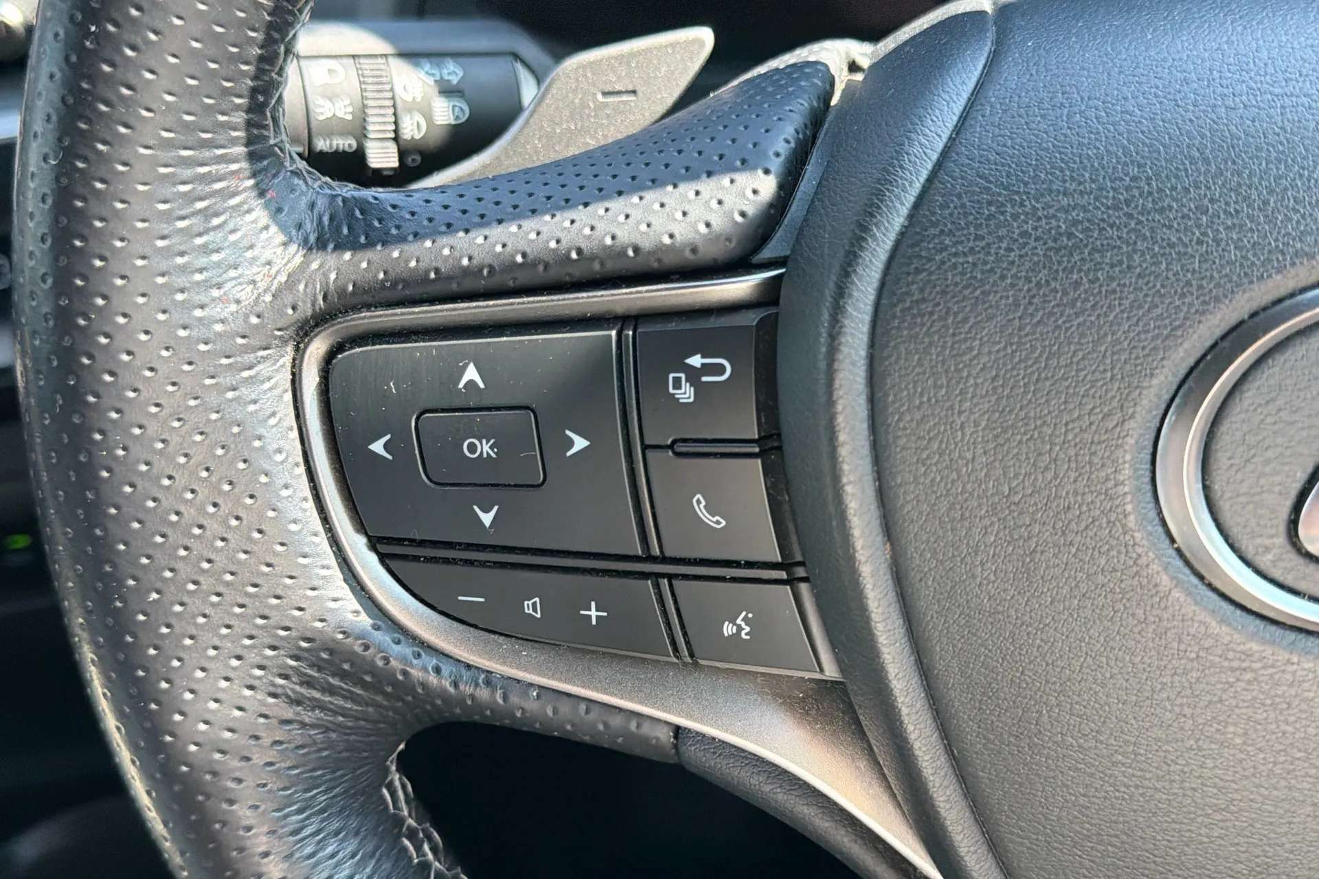2020 LEXUS UX 2020 LEXUS UX