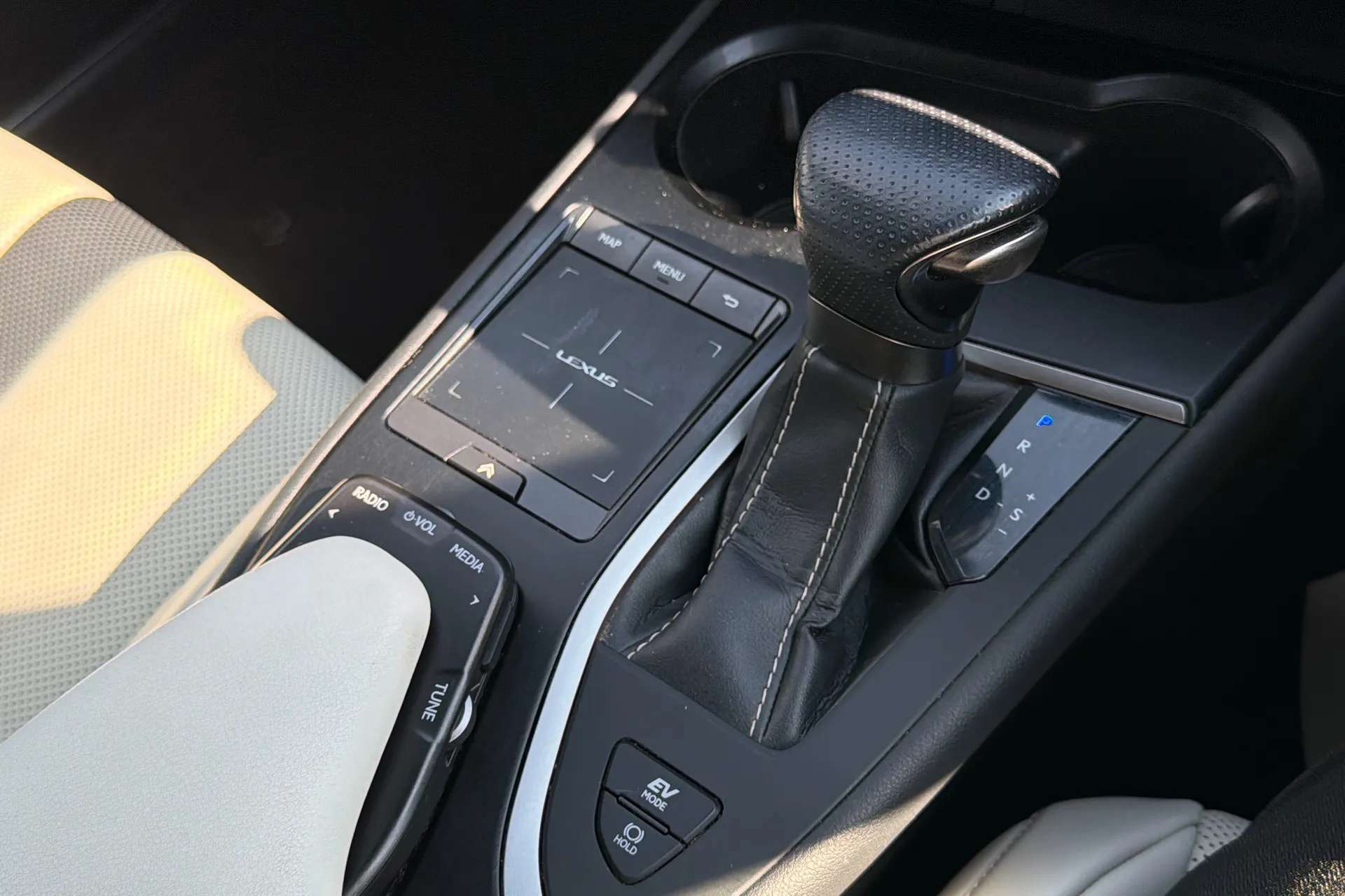 2020 LEXUS UX 2020 LEXUS UX