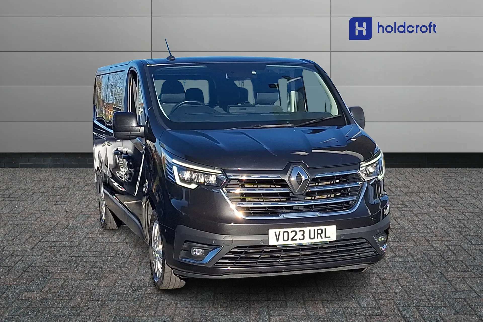 A 2023 RENAULT TRAFIC LL30 SPORT BLUE DC A 2023 RENAULT TRAFIC LL30 SPORT BLUE DC
