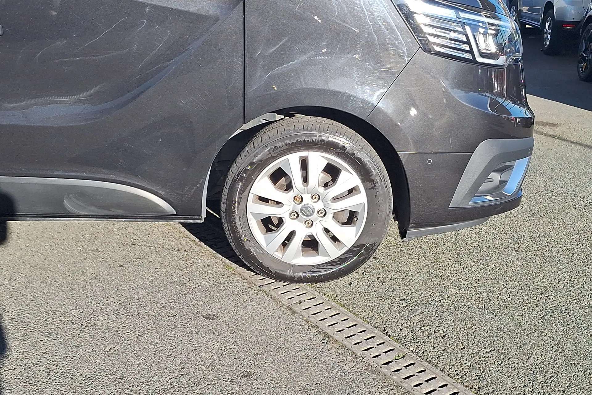 A 2023 RENAULT TRAFIC LL30 SPORT BLUE DC A 2023 RENAULT TRAFIC LL30 SPORT BLUE DC