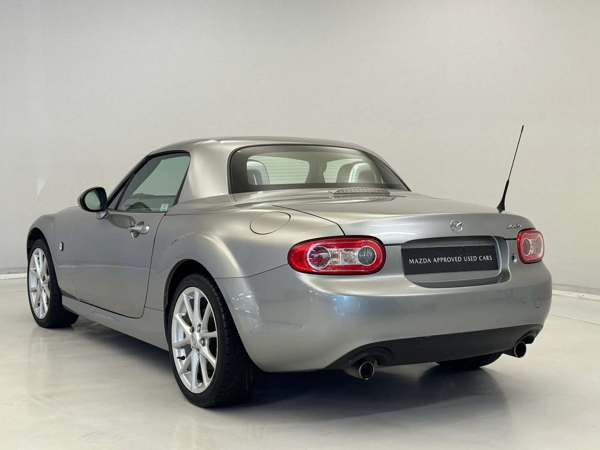 A 2010 MAZDA MX-5 2.0i Sport Tech 2dr A 2010 MAZDA MX-5 2.0i Sport Tech 2dr