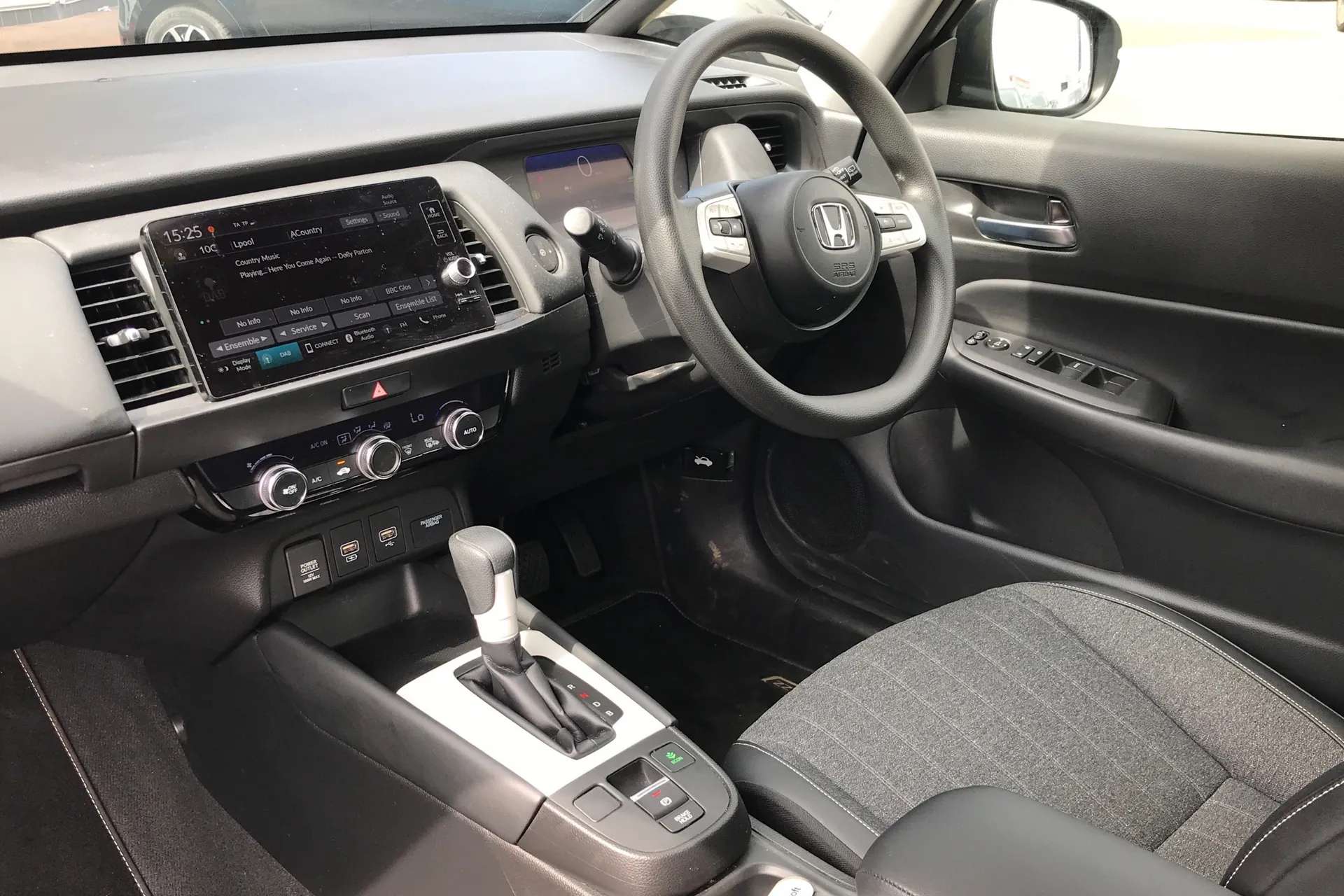 A 2023 HONDA JAZZ 1.5 i-MMD Hybrid SR 5dr eCVT A 2023 HONDA JAZZ 1.5 i-MMD Hybrid SR 5dr eCVT