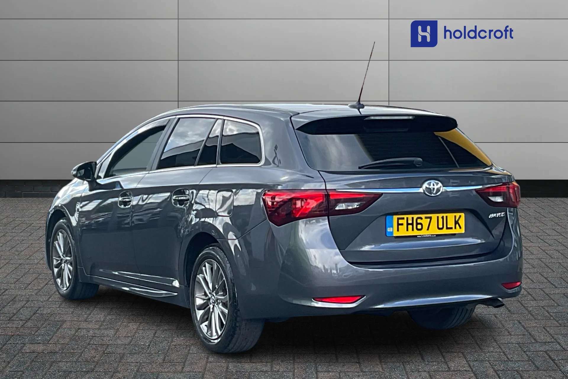 A 2018 TOYOTA AVENSIS 1.6D Business Edition 5dr A 2018 TOYOTA AVENSIS 1.6D Business Edition 5dr