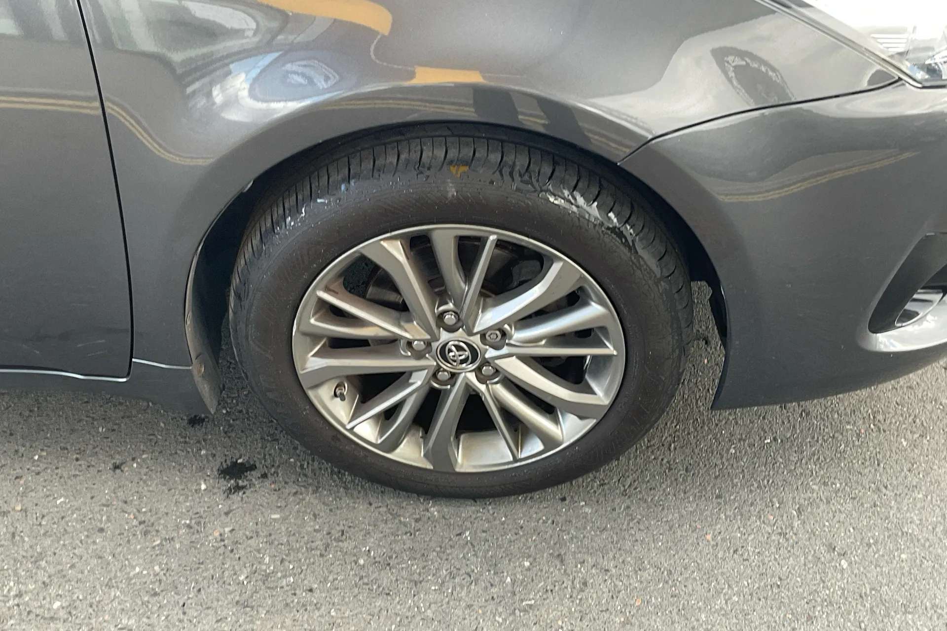 A 2018 TOYOTA AVENSIS 1.6D Business Edition 5dr A 2018 TOYOTA AVENSIS 1.6D Business Edition 5dr