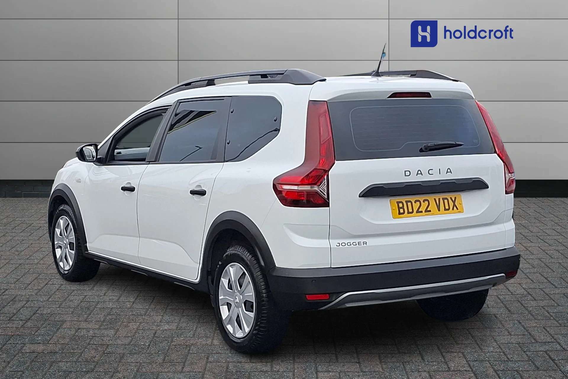 A 2022 DACIA JOGGER 1.0 TCe Essential 5dr A 2022 DACIA JOGGER 1.0 TCe Essential 5dr