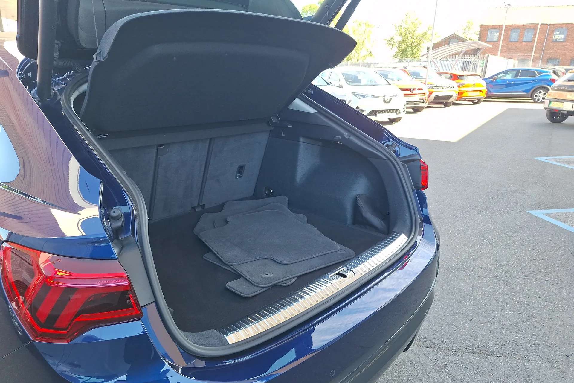 2023 AUDI Q3 2023 AUDI Q3